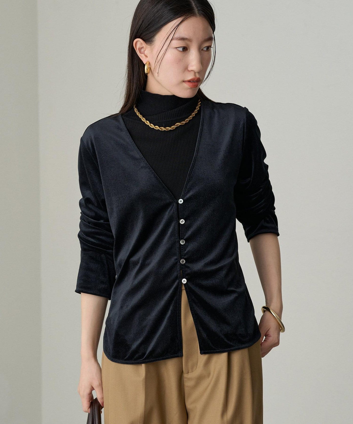 【Loungedress】天鵝絨V領女式襯衫