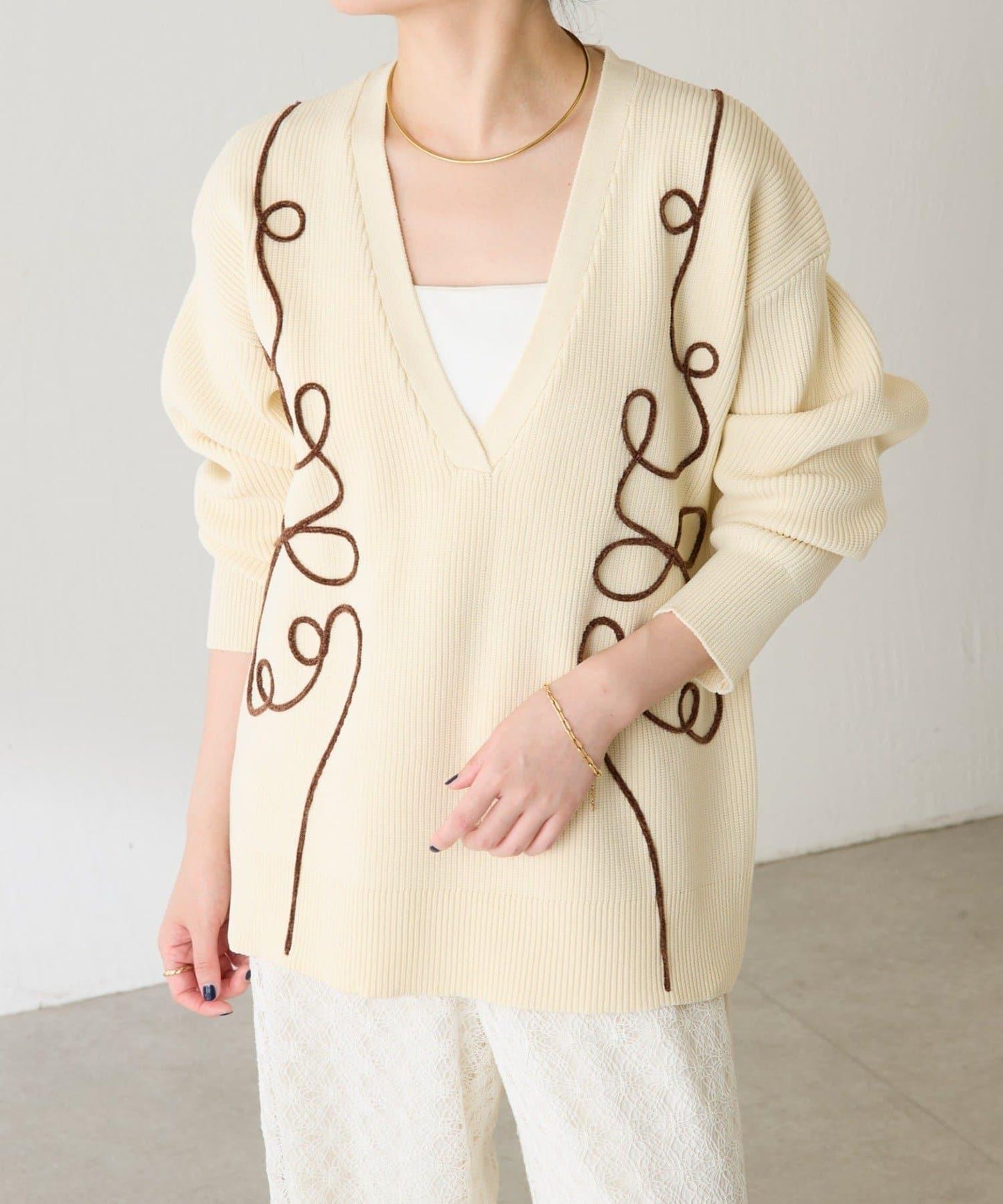 鏤空刺繡深V領針織衫