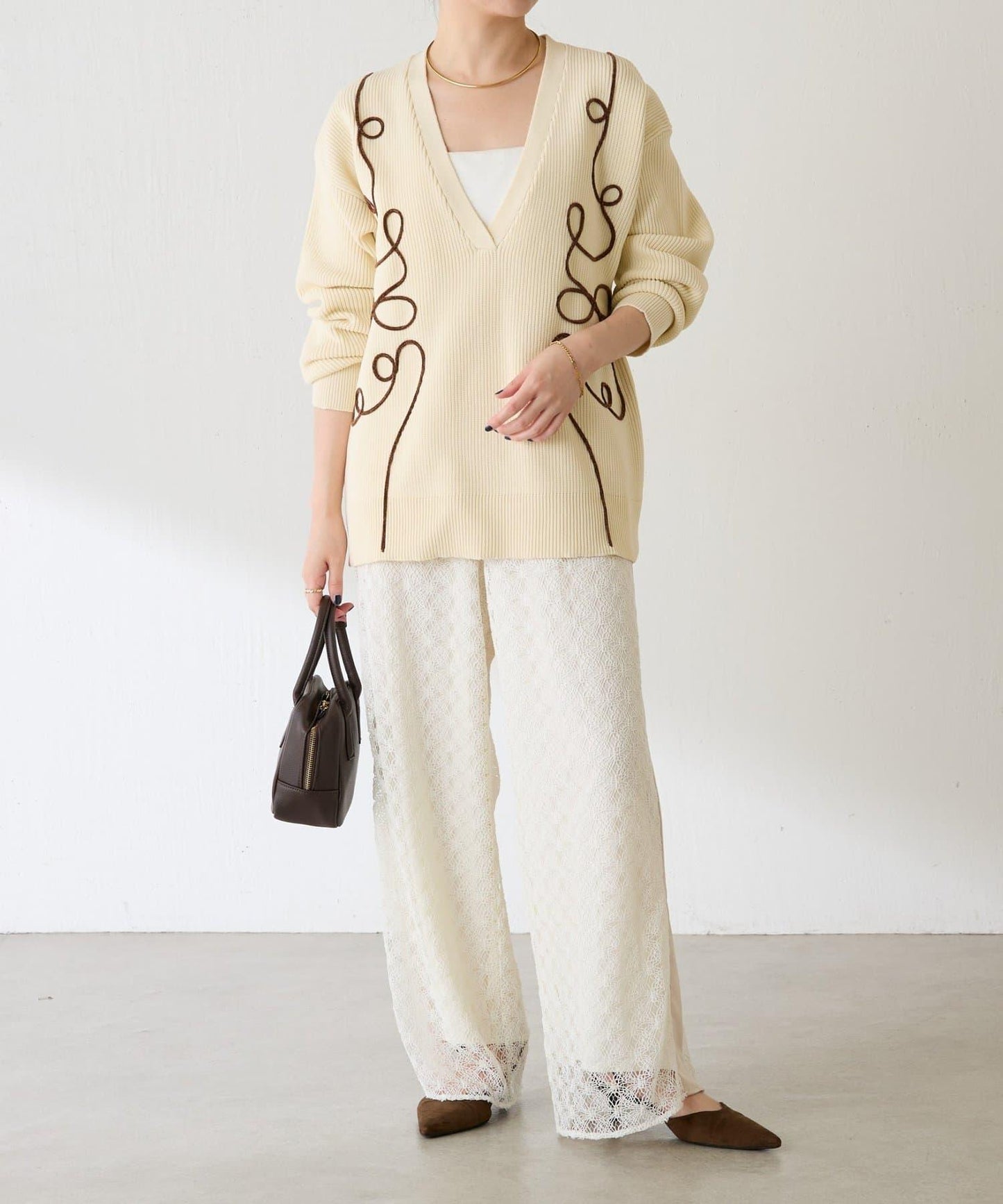 鏤空刺繡深V領針織衫