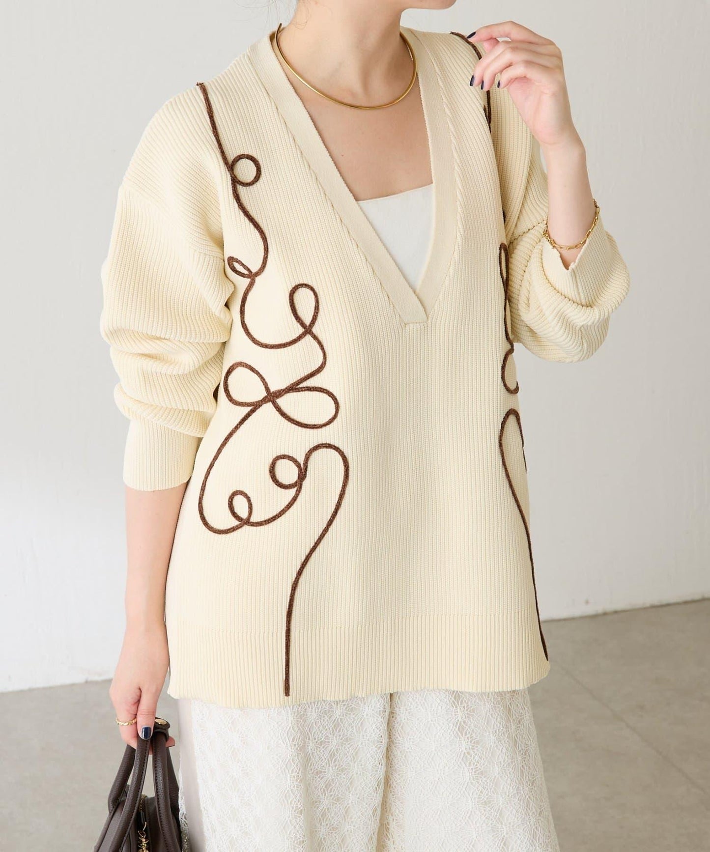 鏤空刺繡深V領針織衫