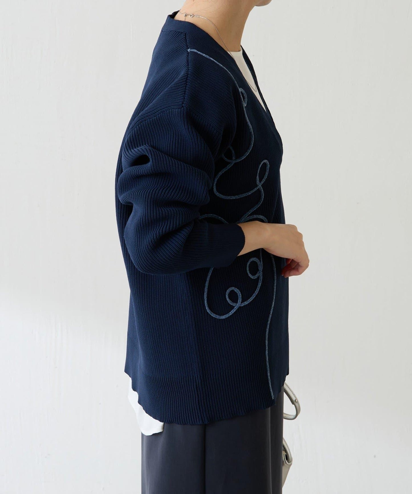 鏤空刺繡深V領針織衫