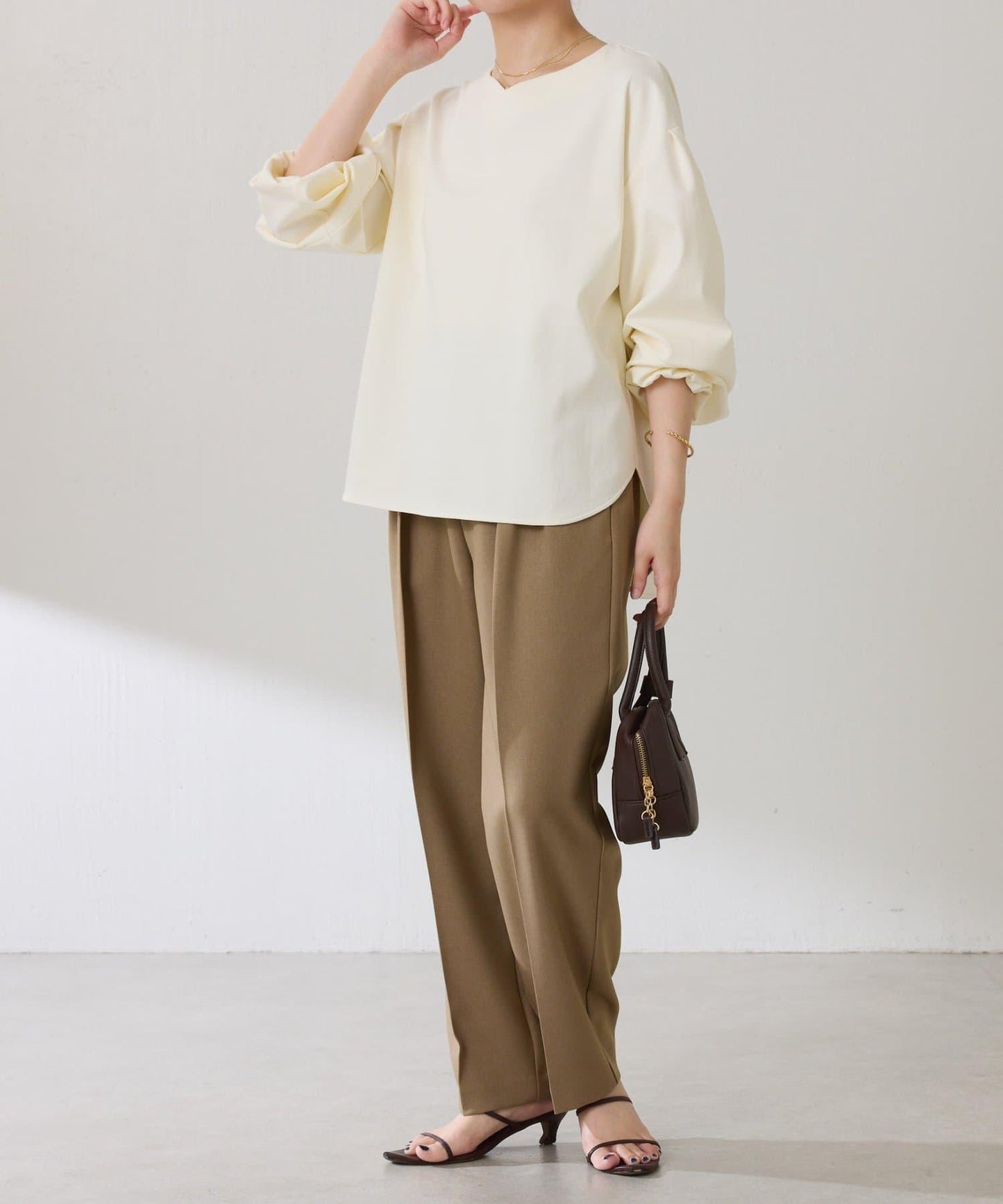 【修飾手腕線條】燈籠袖套頭衫