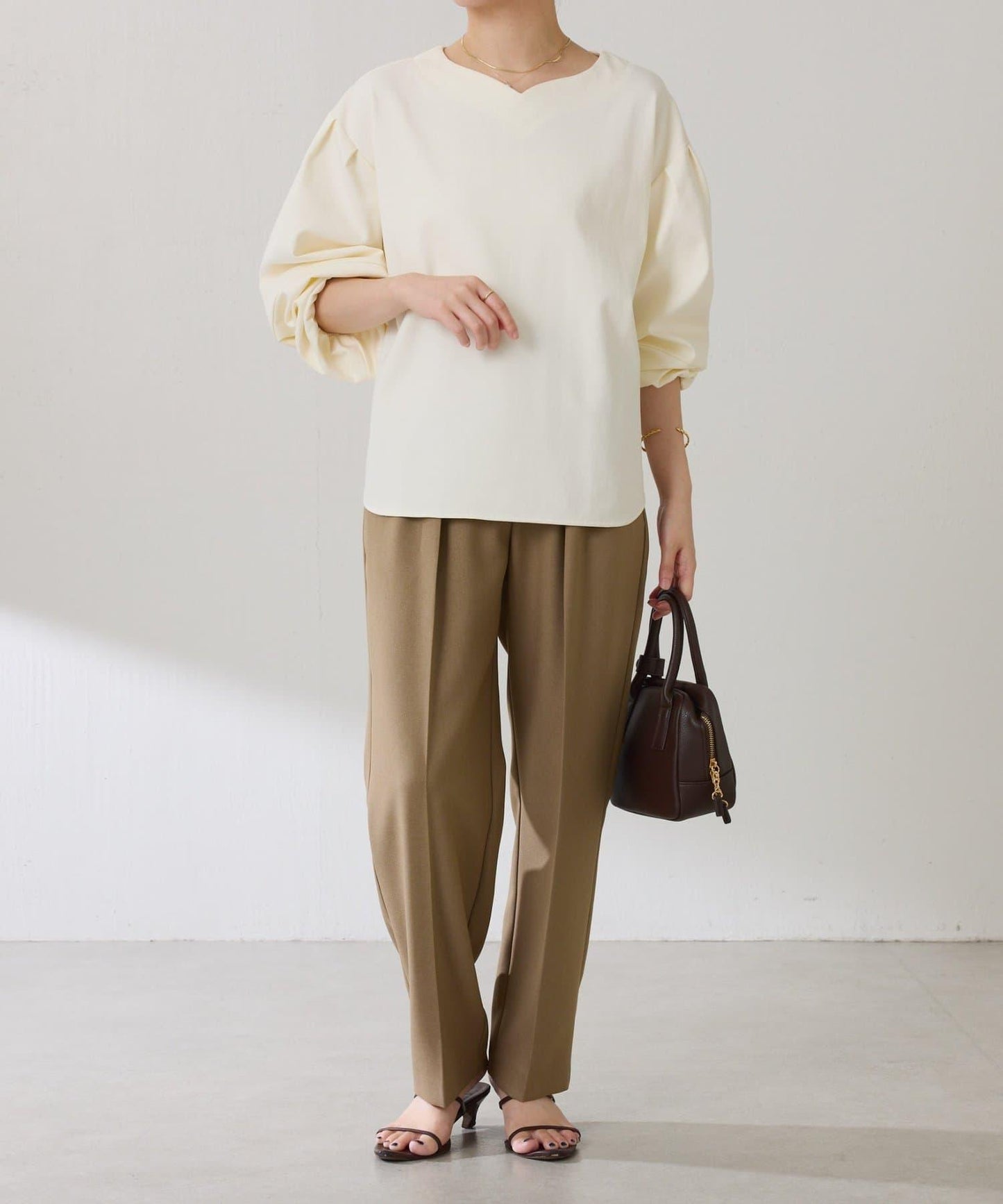 【修飾手腕線條】燈籠袖套頭衫