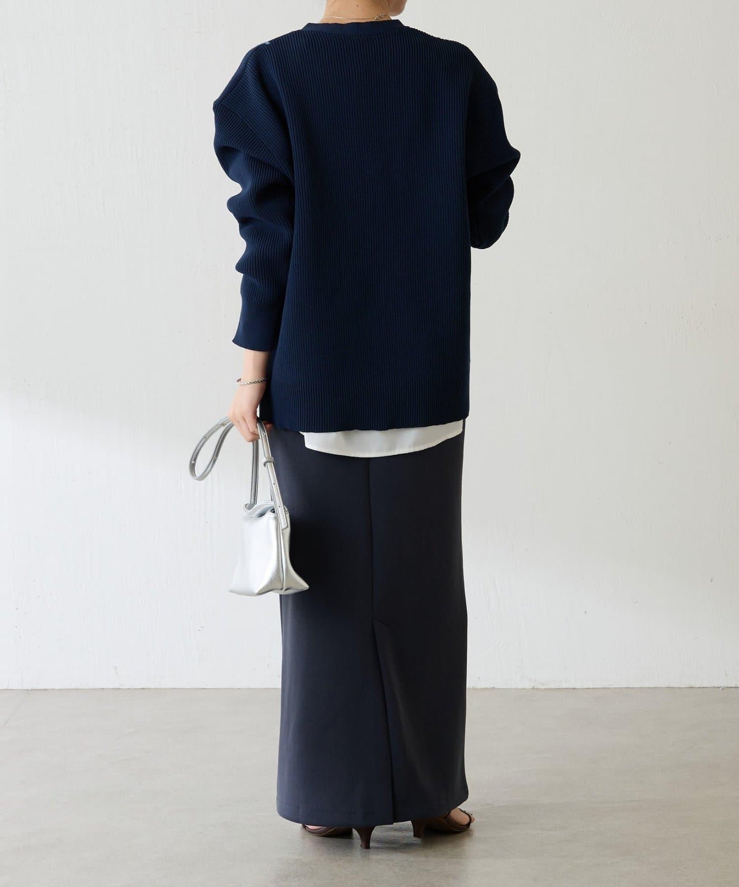 鏤空刺繡深V領針織衫