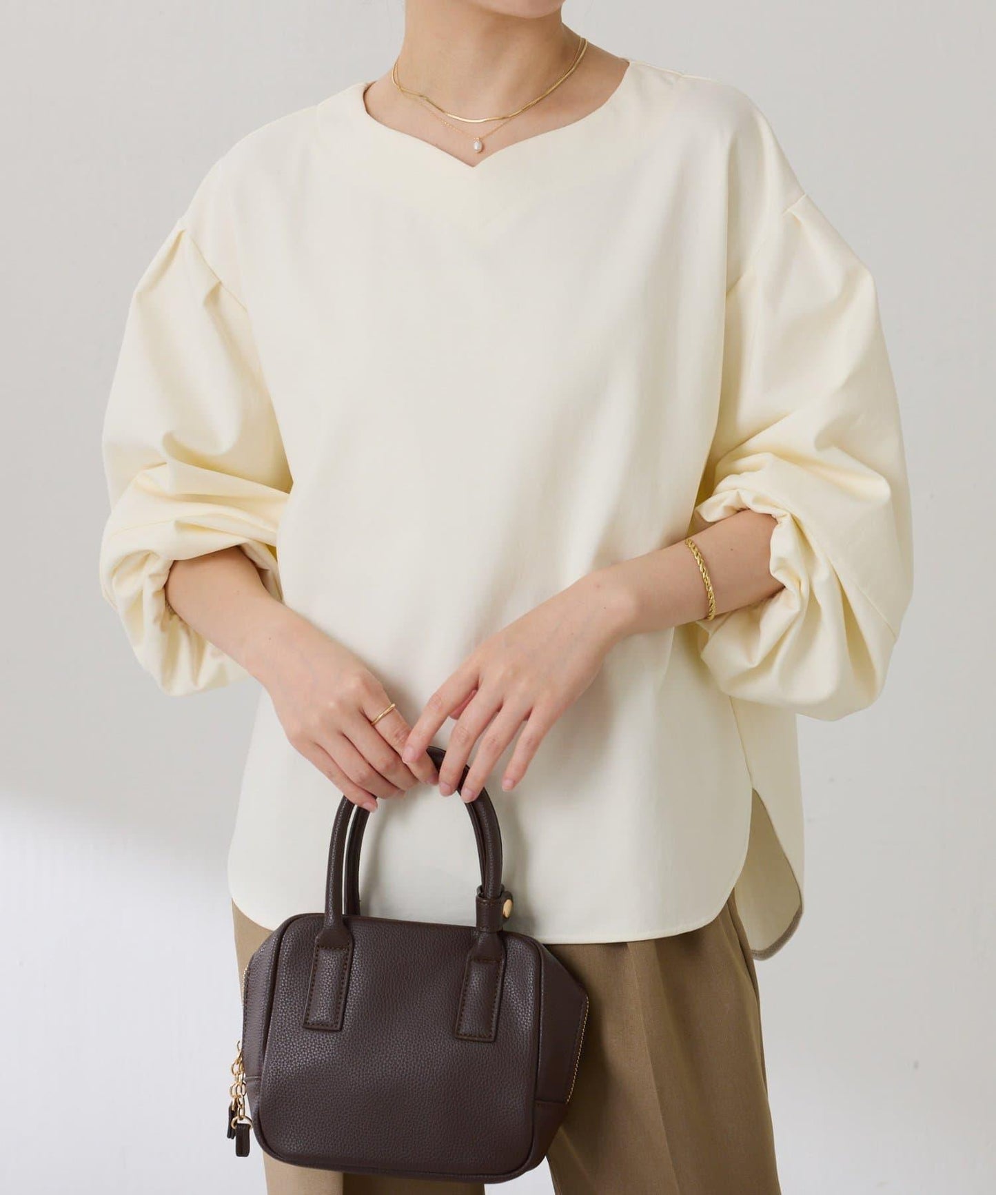 【修飾手腕線條】燈籠袖套頭衫