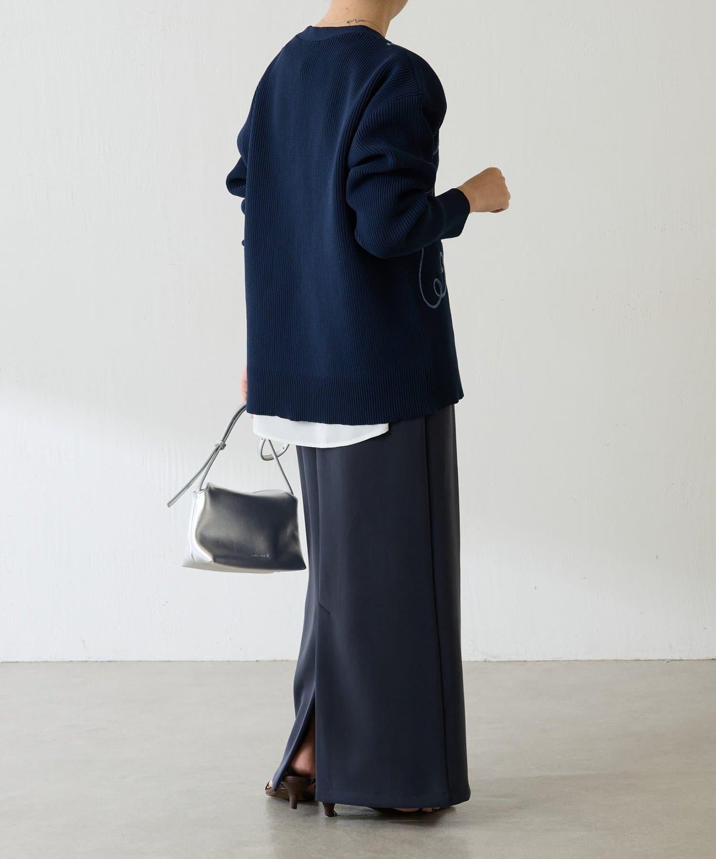 鏤空刺繡深V領針織衫