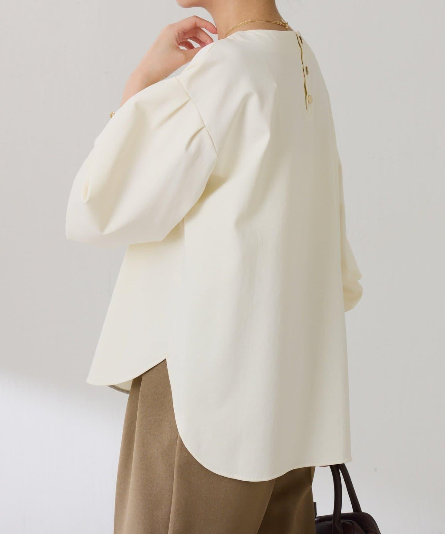 【修飾手腕線條】燈籠袖套頭衫