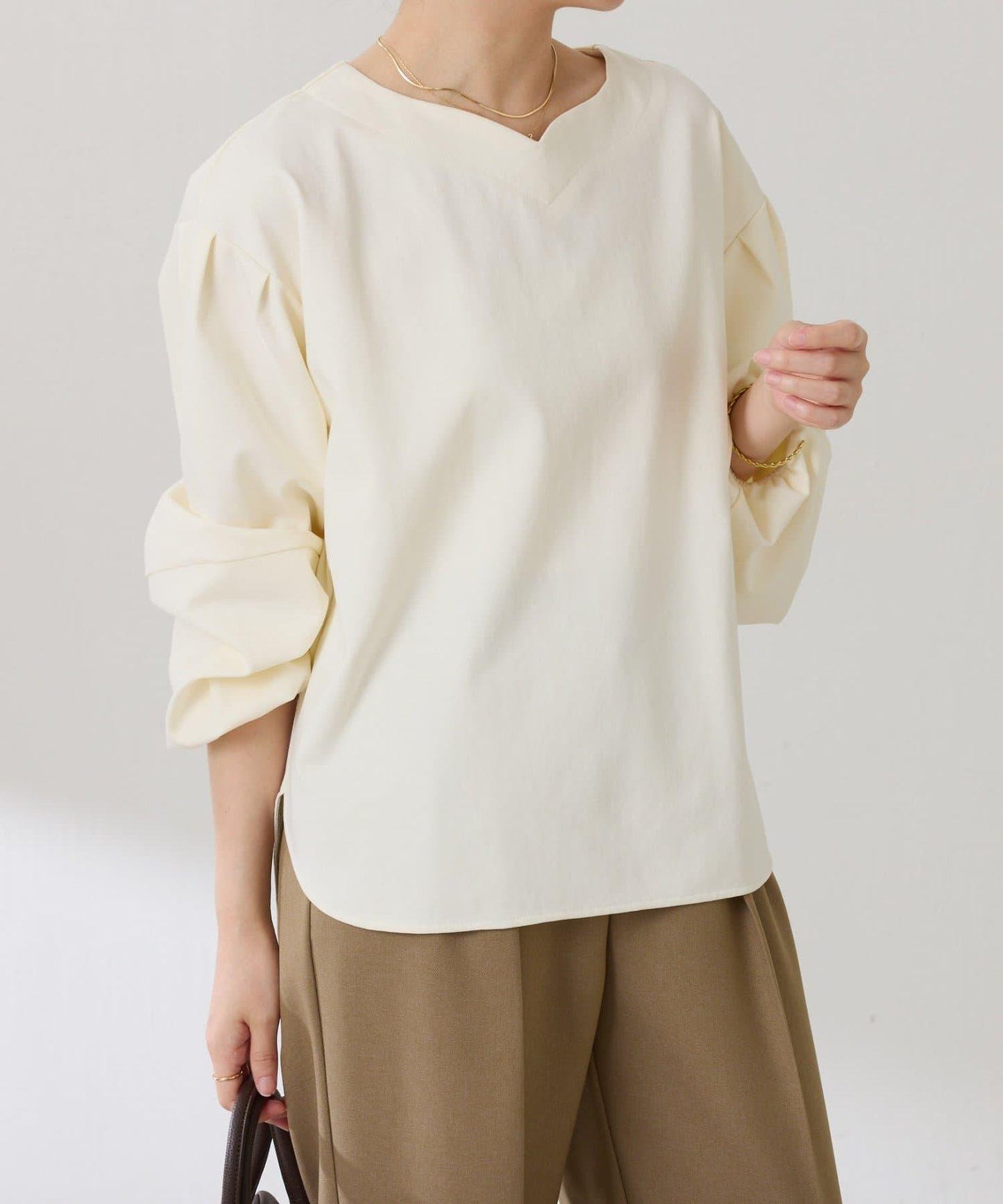 【修飾手腕線條】燈籠袖套頭衫