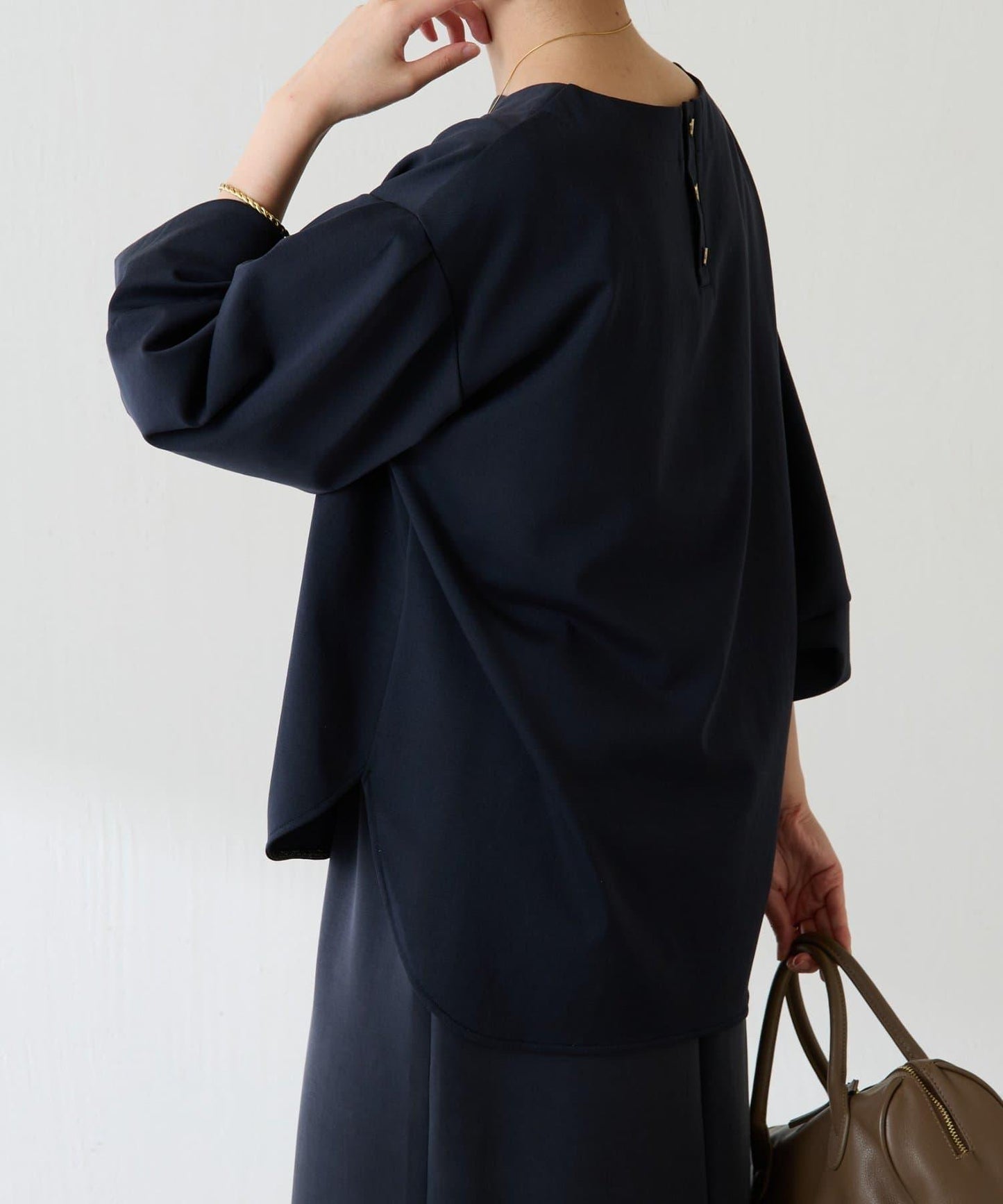 【修飾手腕線條】燈籠袖套頭衫