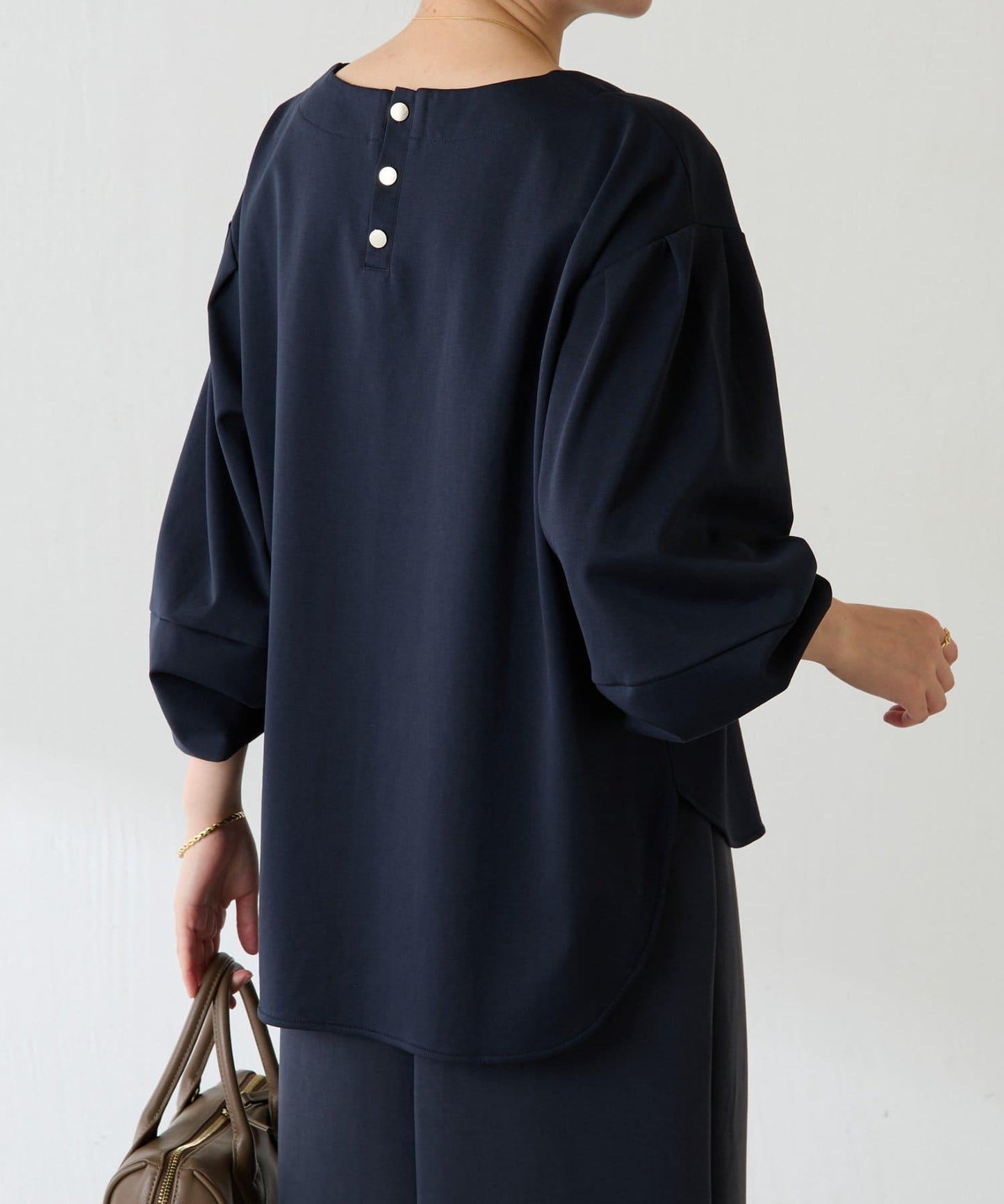 【修飾手腕線條】燈籠袖套頭衫