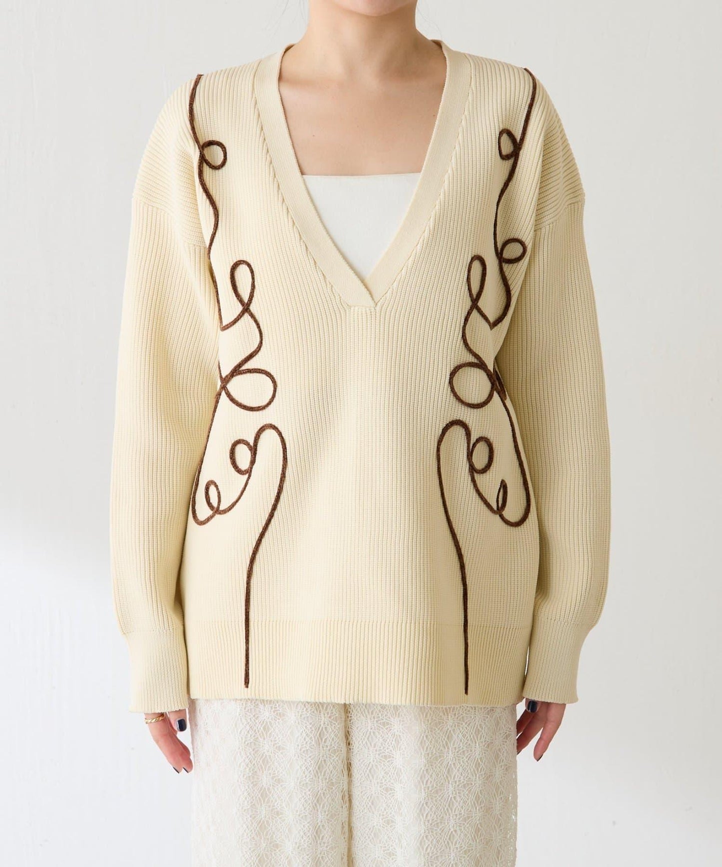 鏤空刺繡深V領針織衫