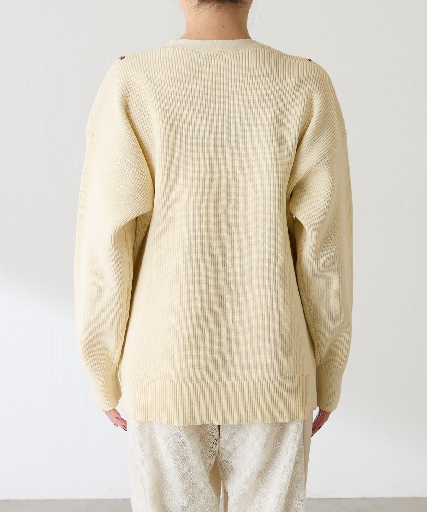 鏤空刺繡深V領針織衫