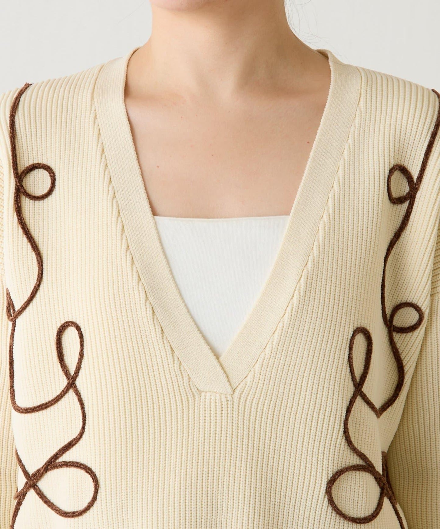 鏤空刺繡深V領針織衫