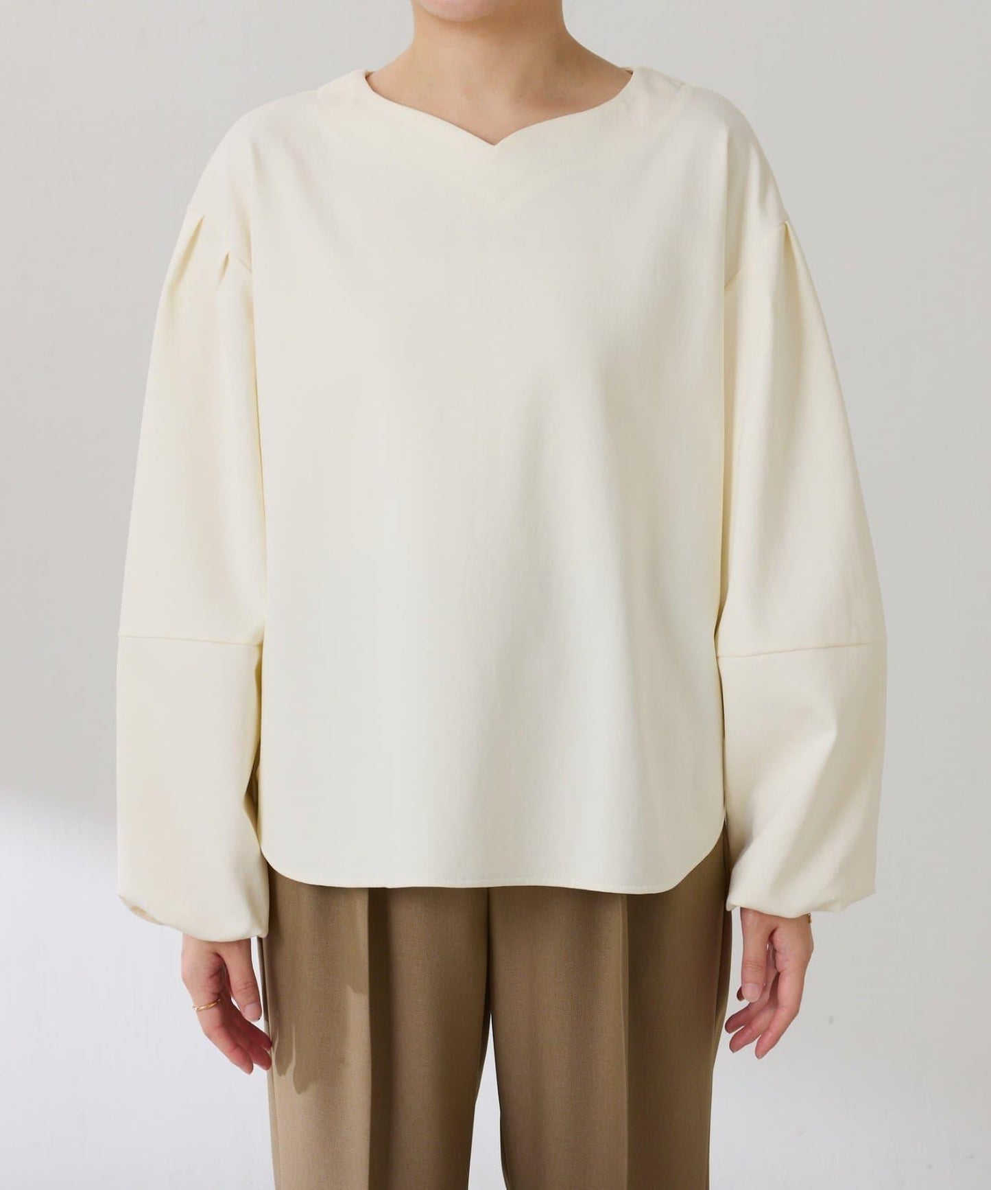 【修飾手腕線條】燈籠袖套頭衫