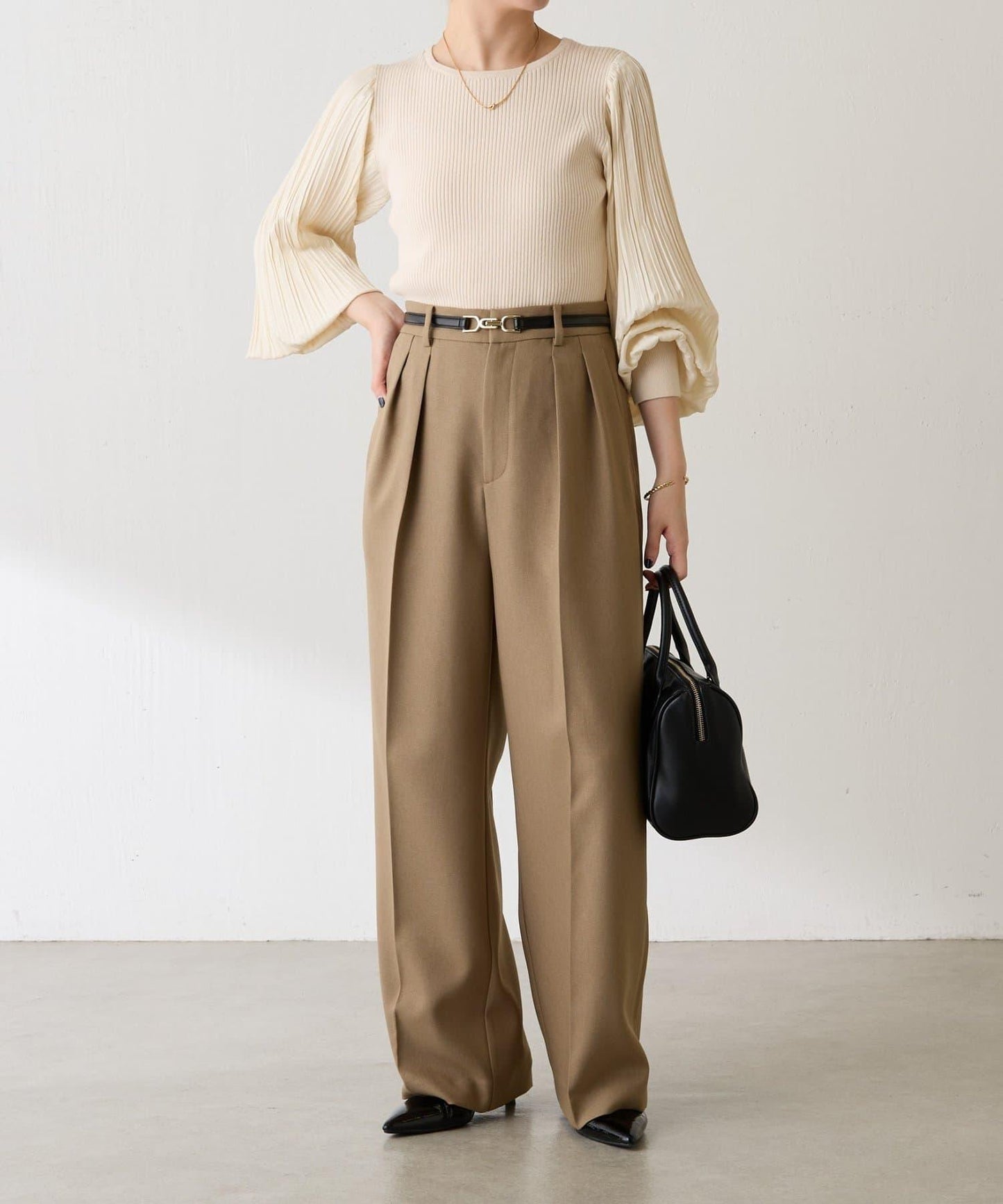 袖部百褶修身針織衫