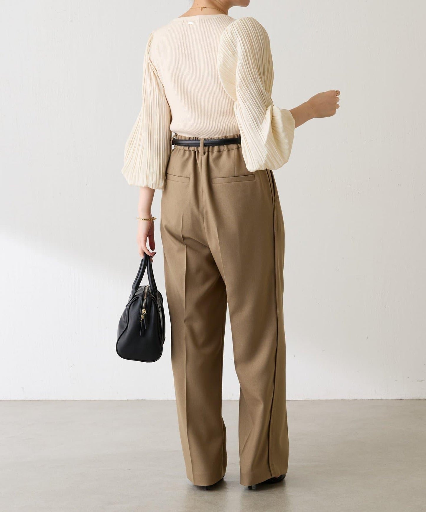 袖部百褶修身針織衫