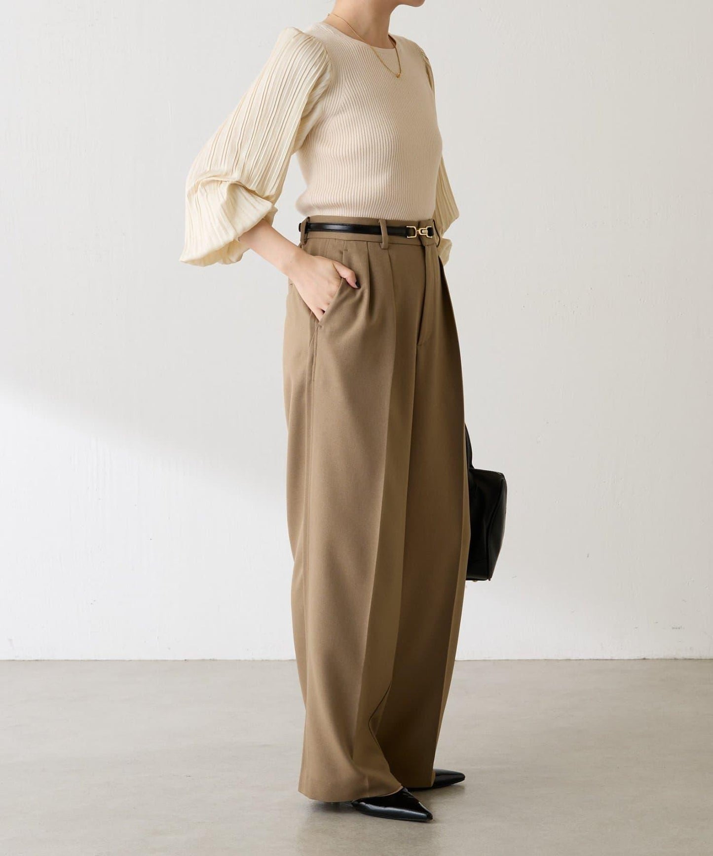 袖部百褶修身針織衫