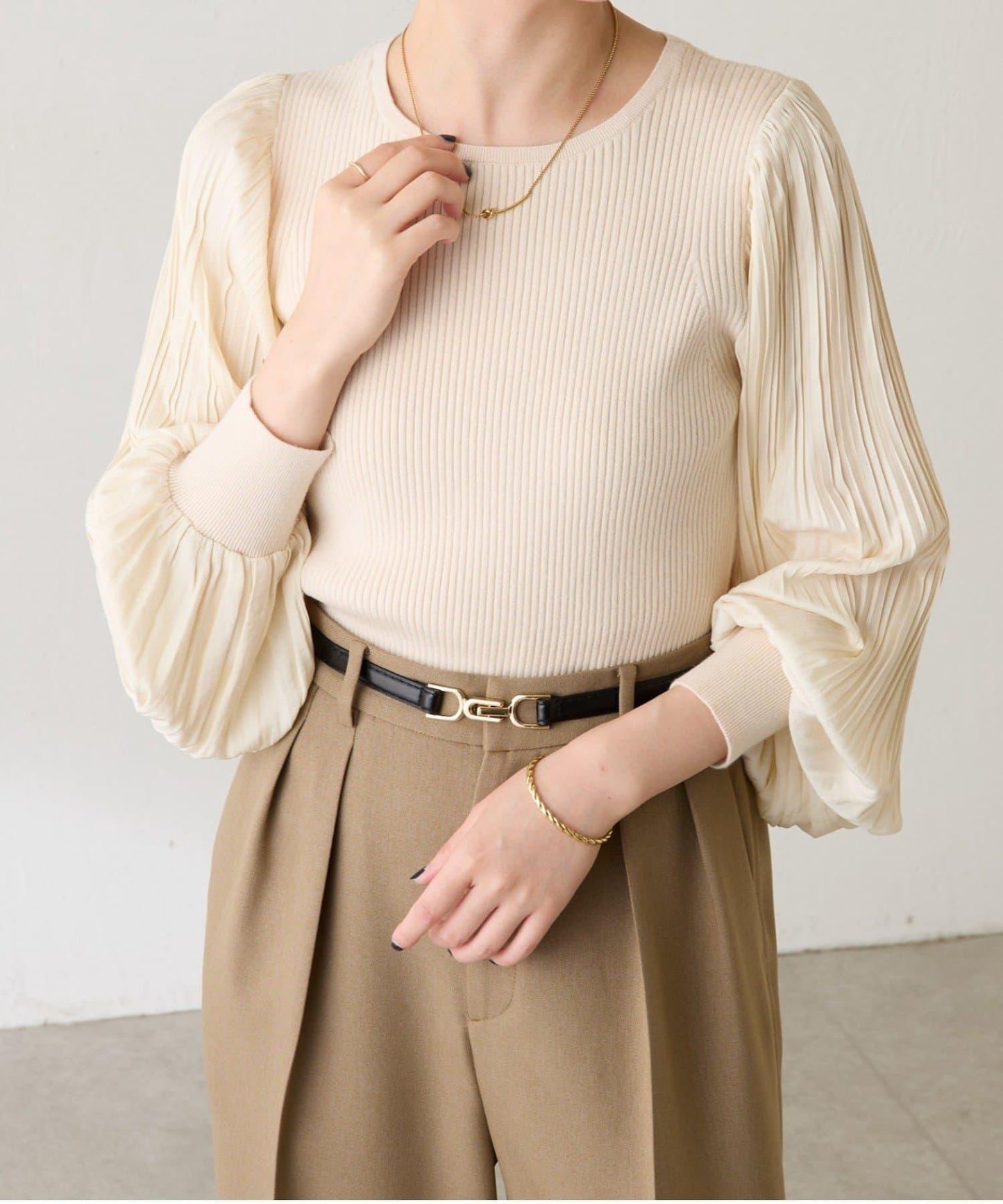 袖部百褶修身針織衫