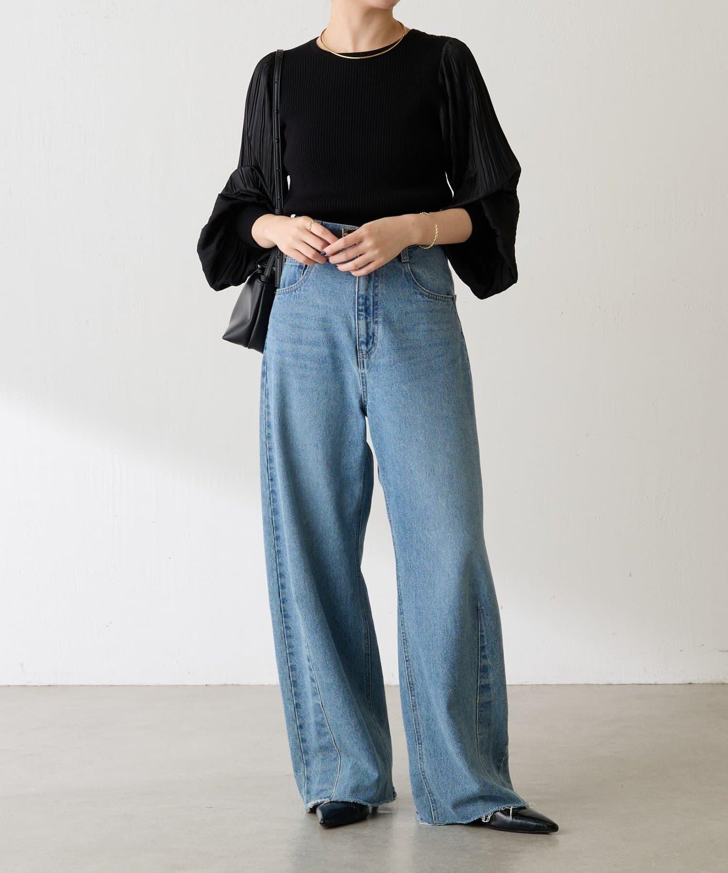 袖部百褶修身針織衫