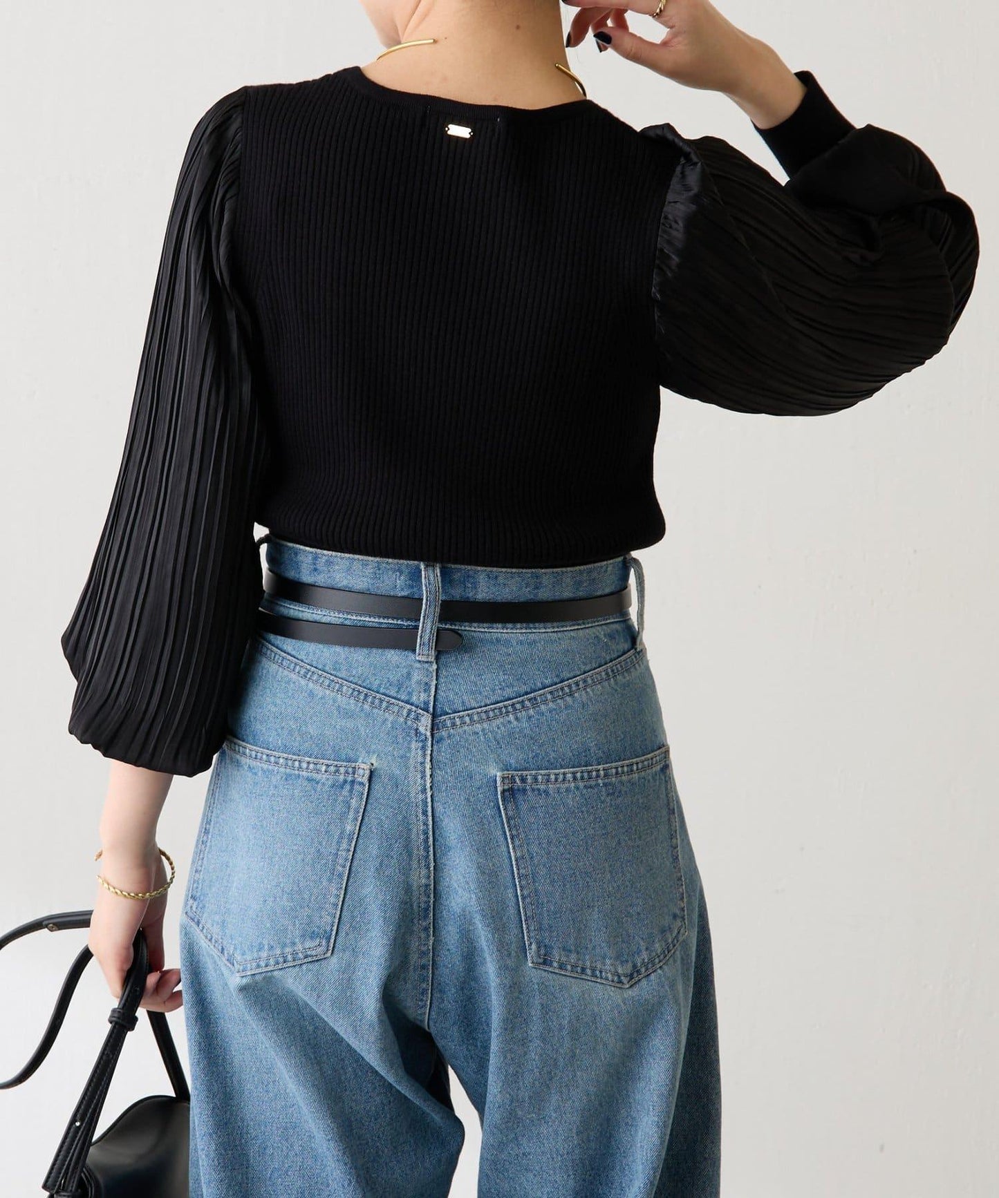 袖部百褶修身針織衫