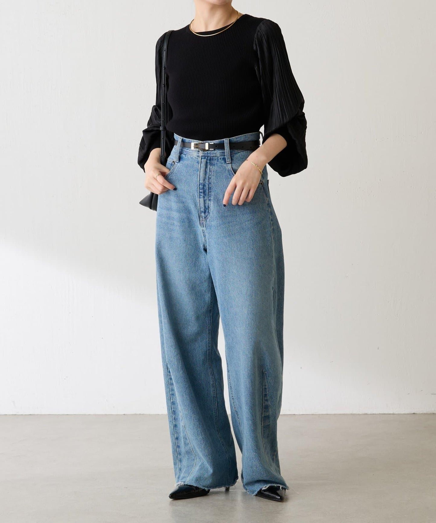 袖部百褶修身針織衫