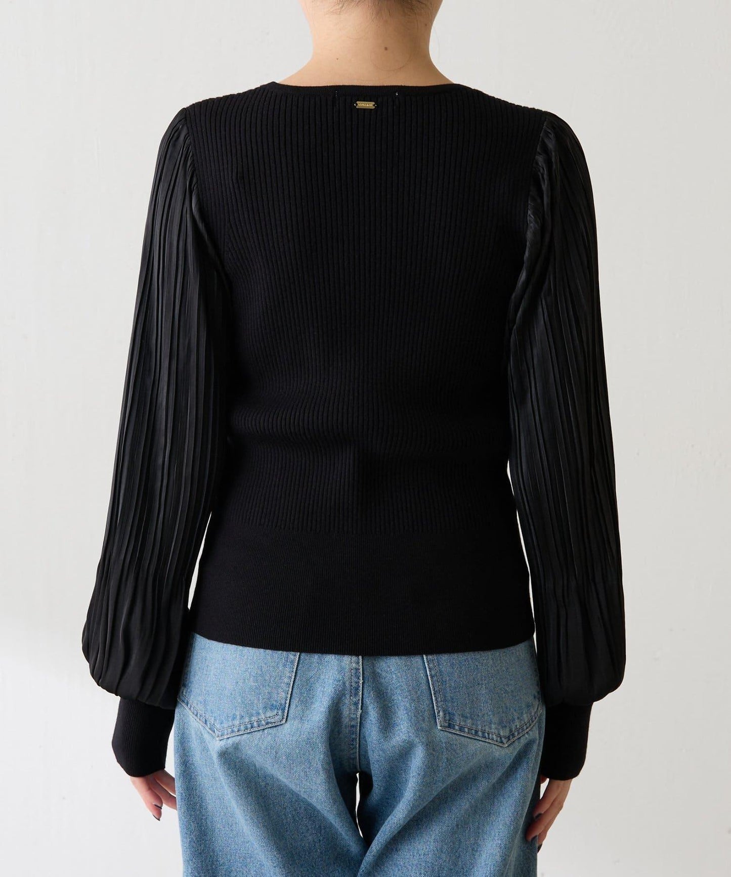 袖部百褶修身針織衫