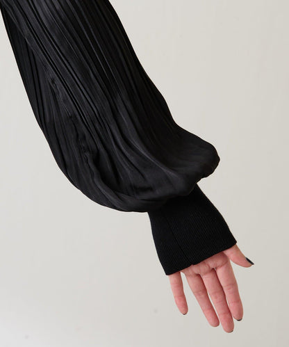 袖部百褶修身針織衫