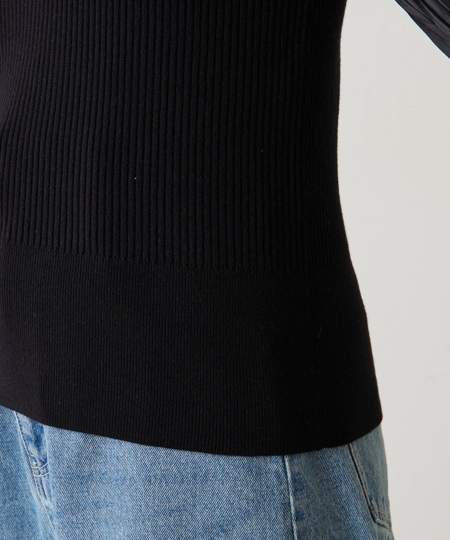 袖部百褶修身針織衫