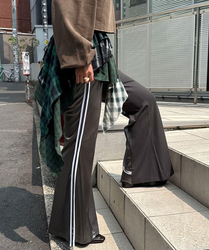 異材質拼接喇叭運動褲