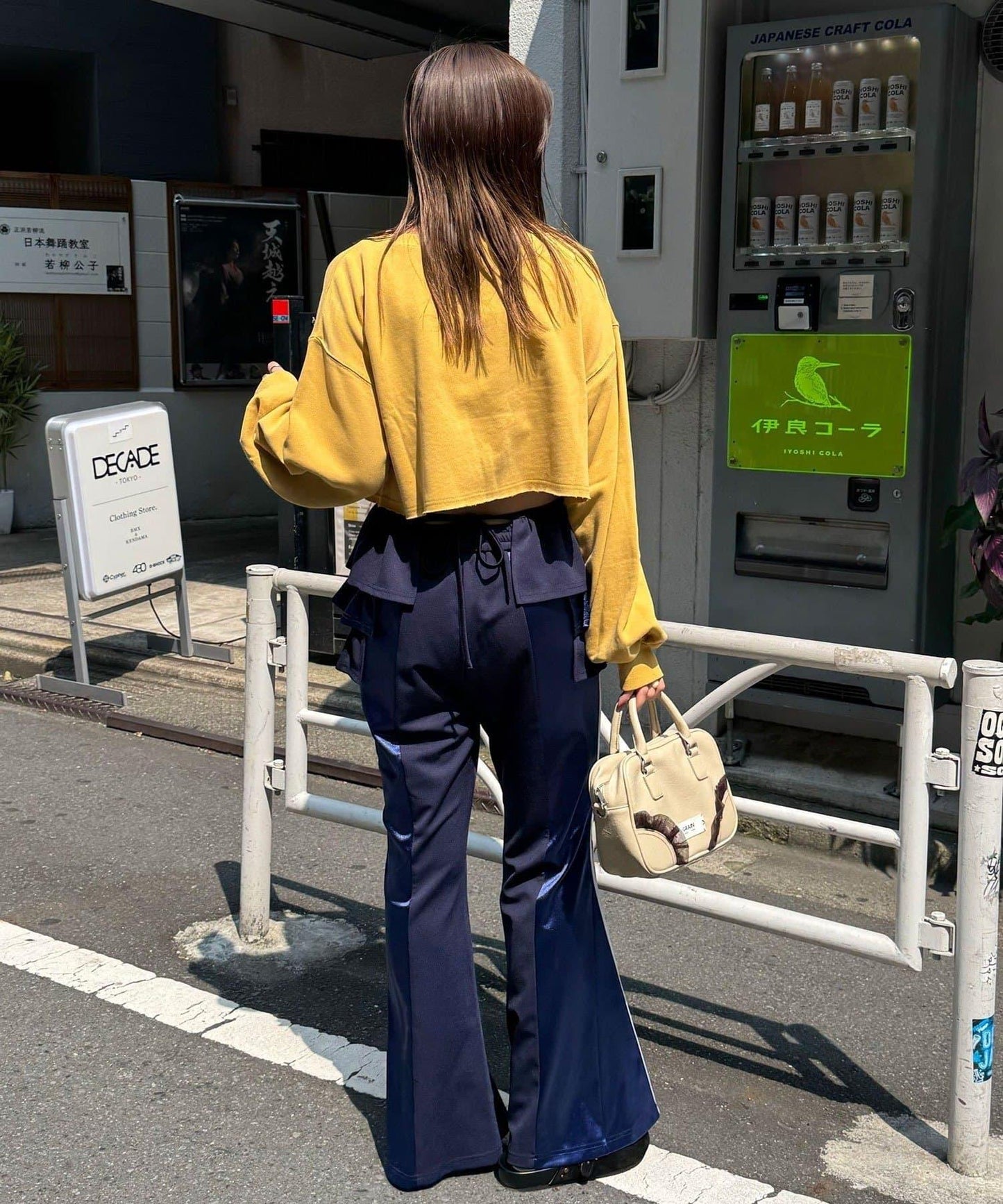 異材質拼接喇叭運動褲