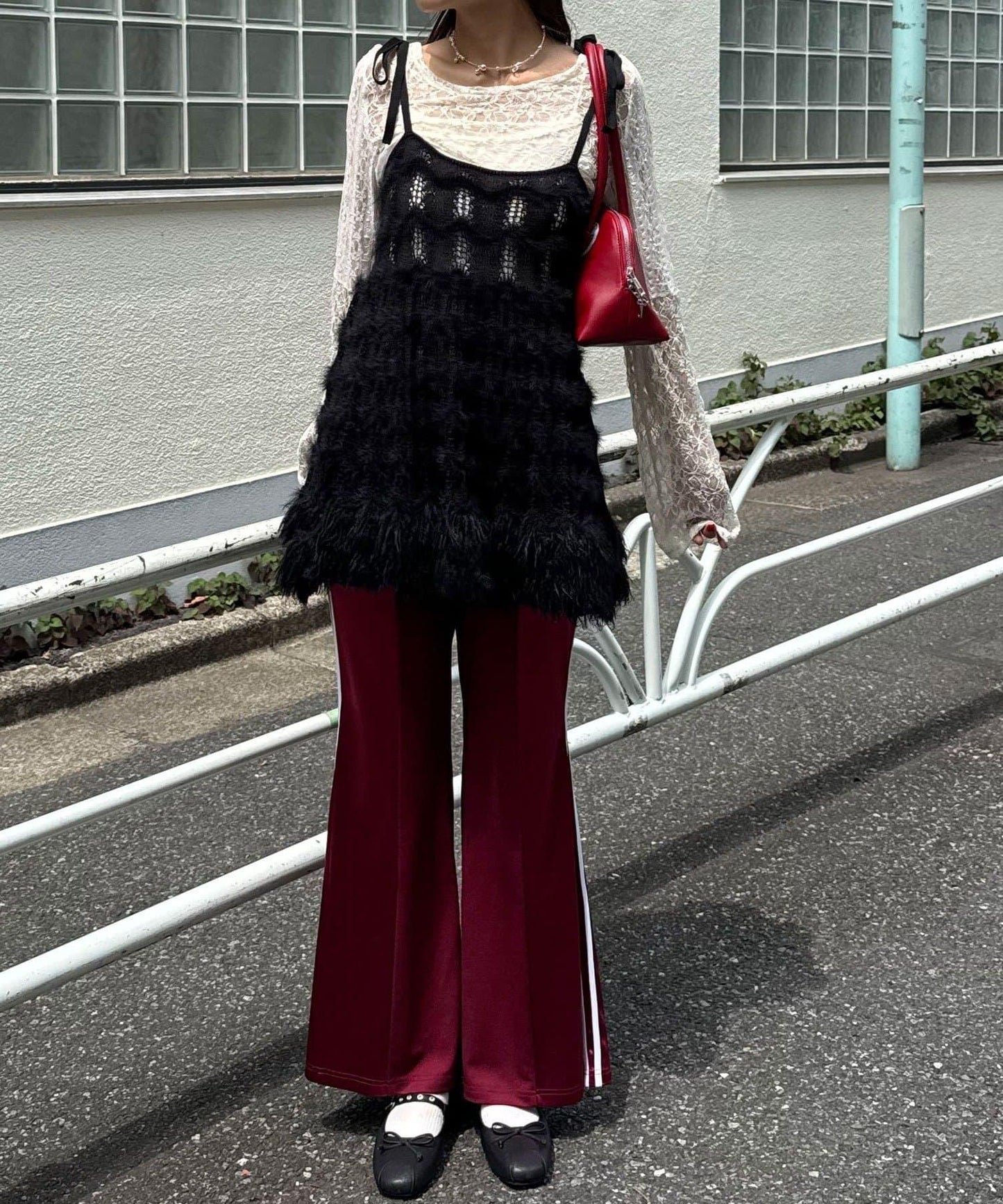 異材質拼接喇叭運動褲