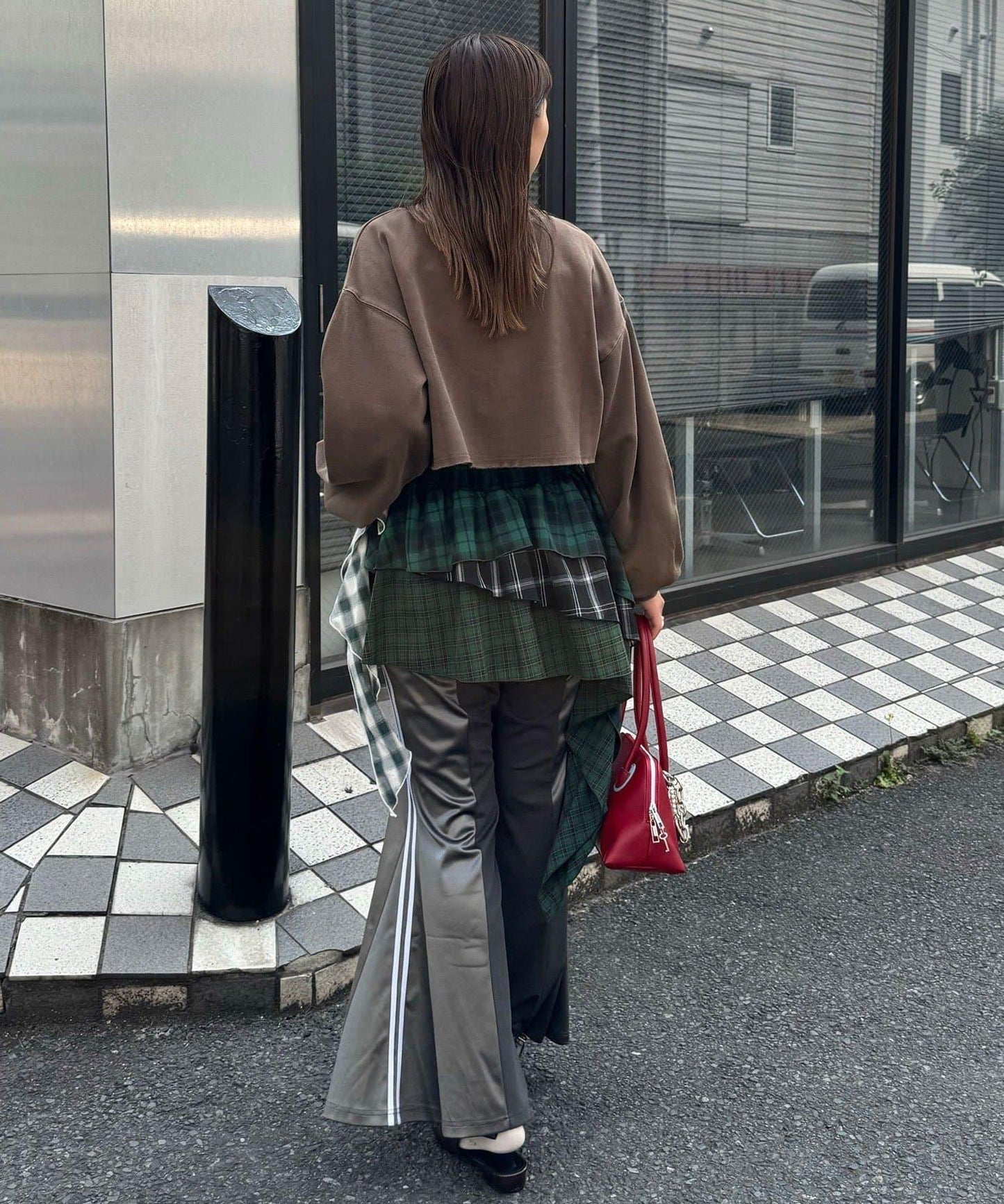 異材質拼接喇叭運動褲