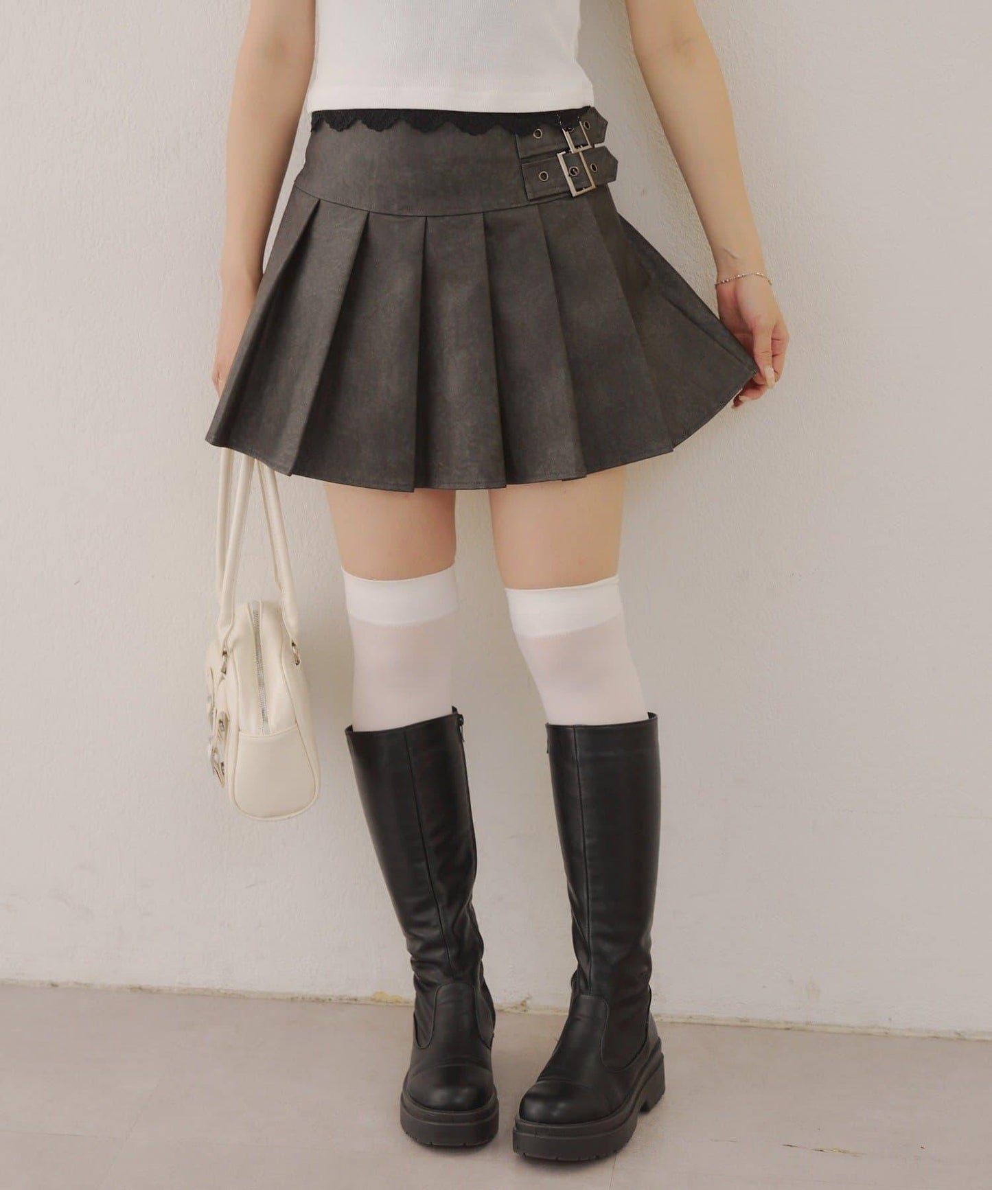 側邊腰帶仿皮迷你裙