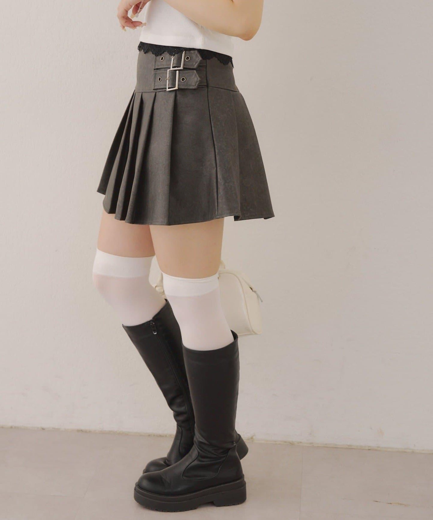 側邊腰帶仿皮迷你裙