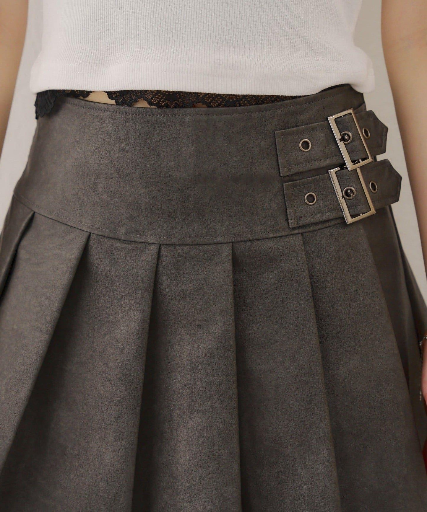 側邊腰帶仿皮迷你裙