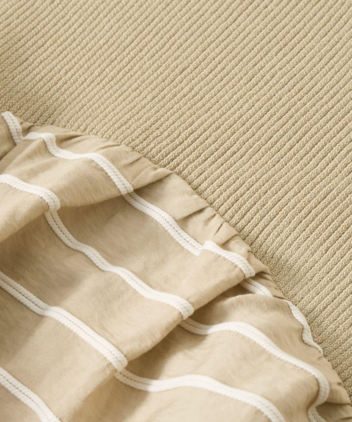 一件穿出時尚感針織拼接提花條紋