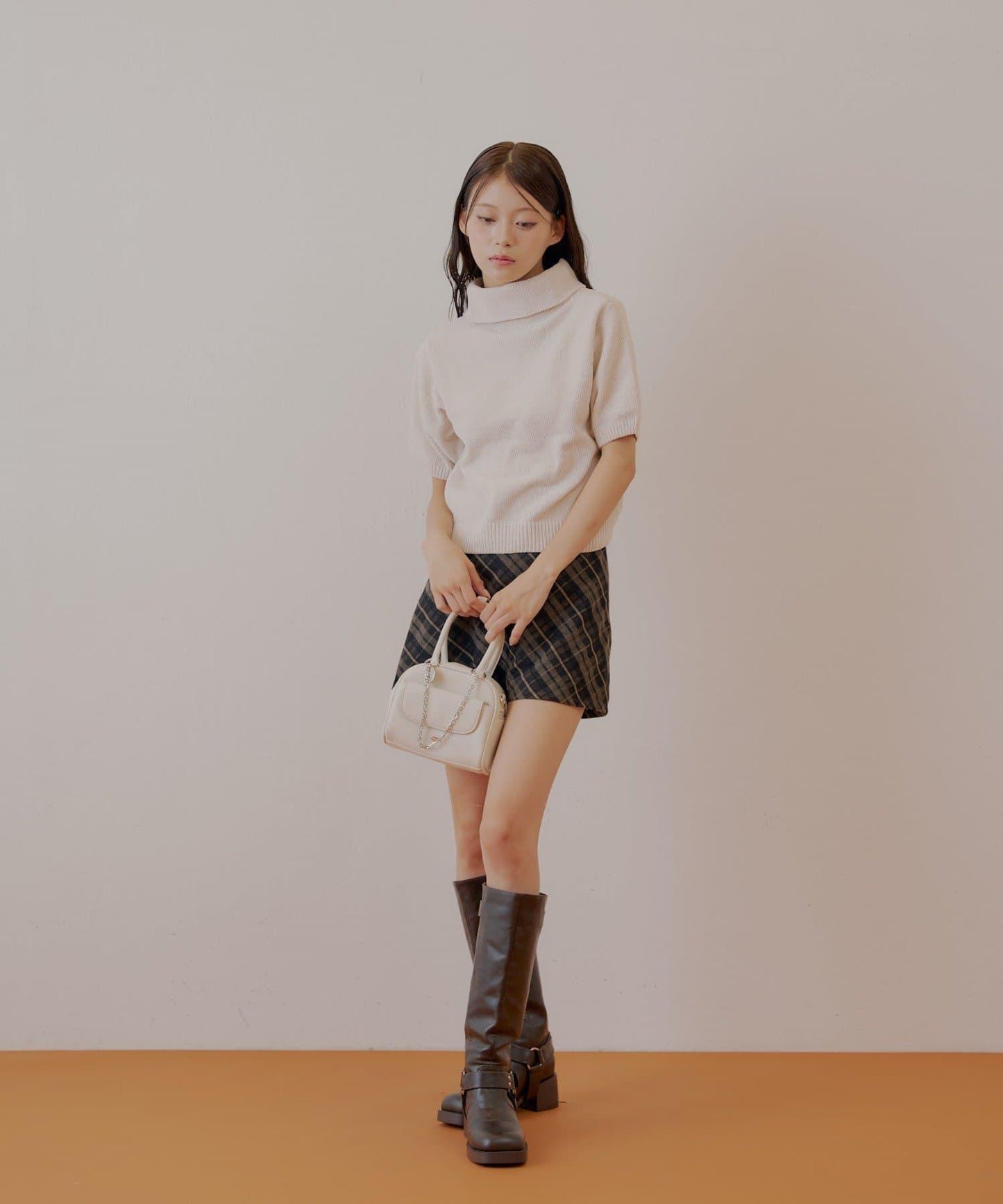 【Chico】亮絲天鵝絨高領短袖針織衫