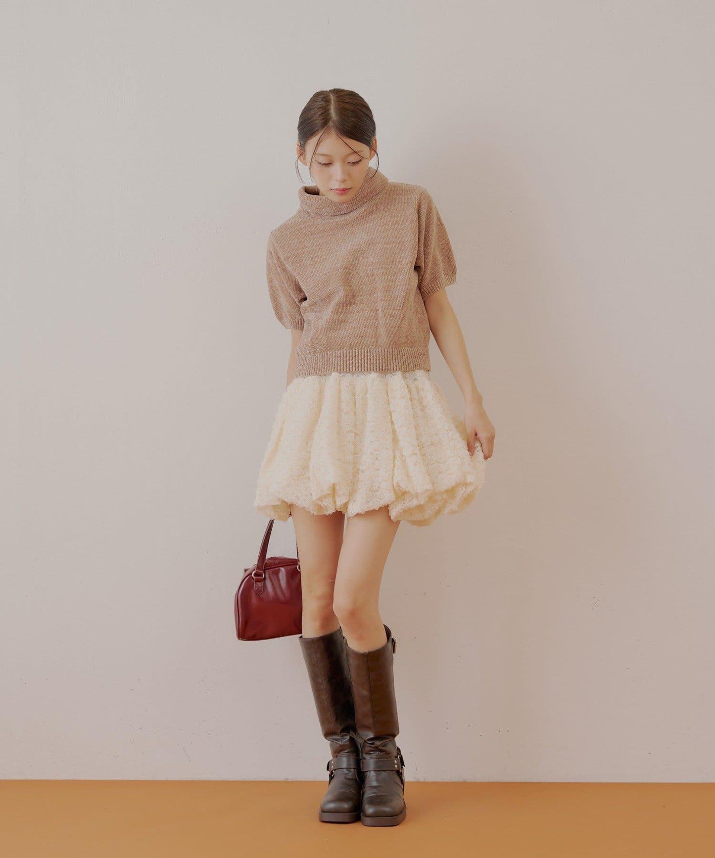 【Chico】亮絲天鵝絨高領短袖針織衫