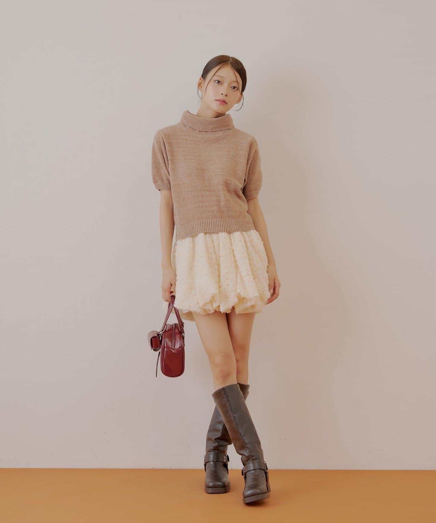 【Chico】亮絲天鵝絨高領短袖針織衫