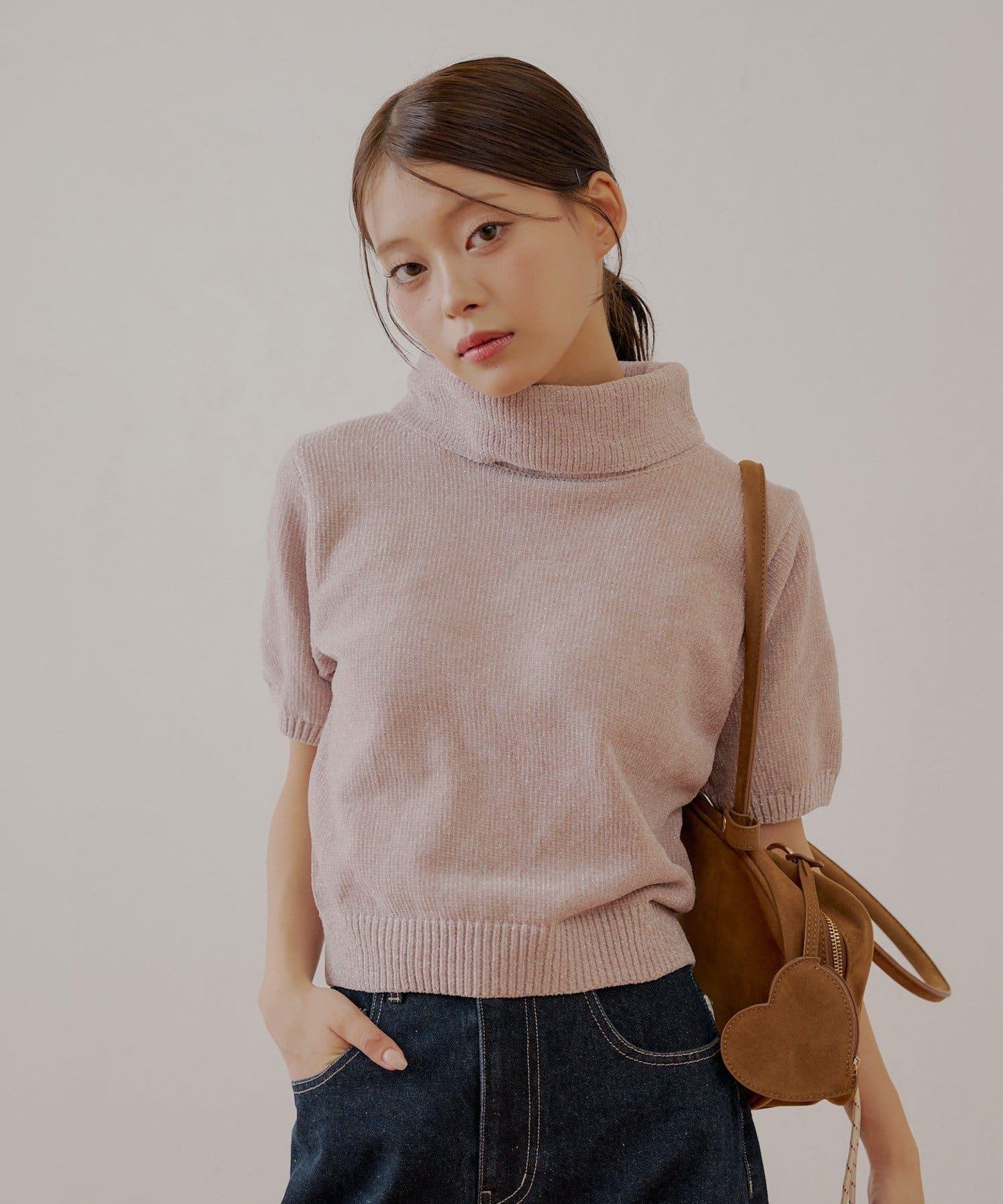 【Chico】亮絲天鵝絨高領短袖針織衫