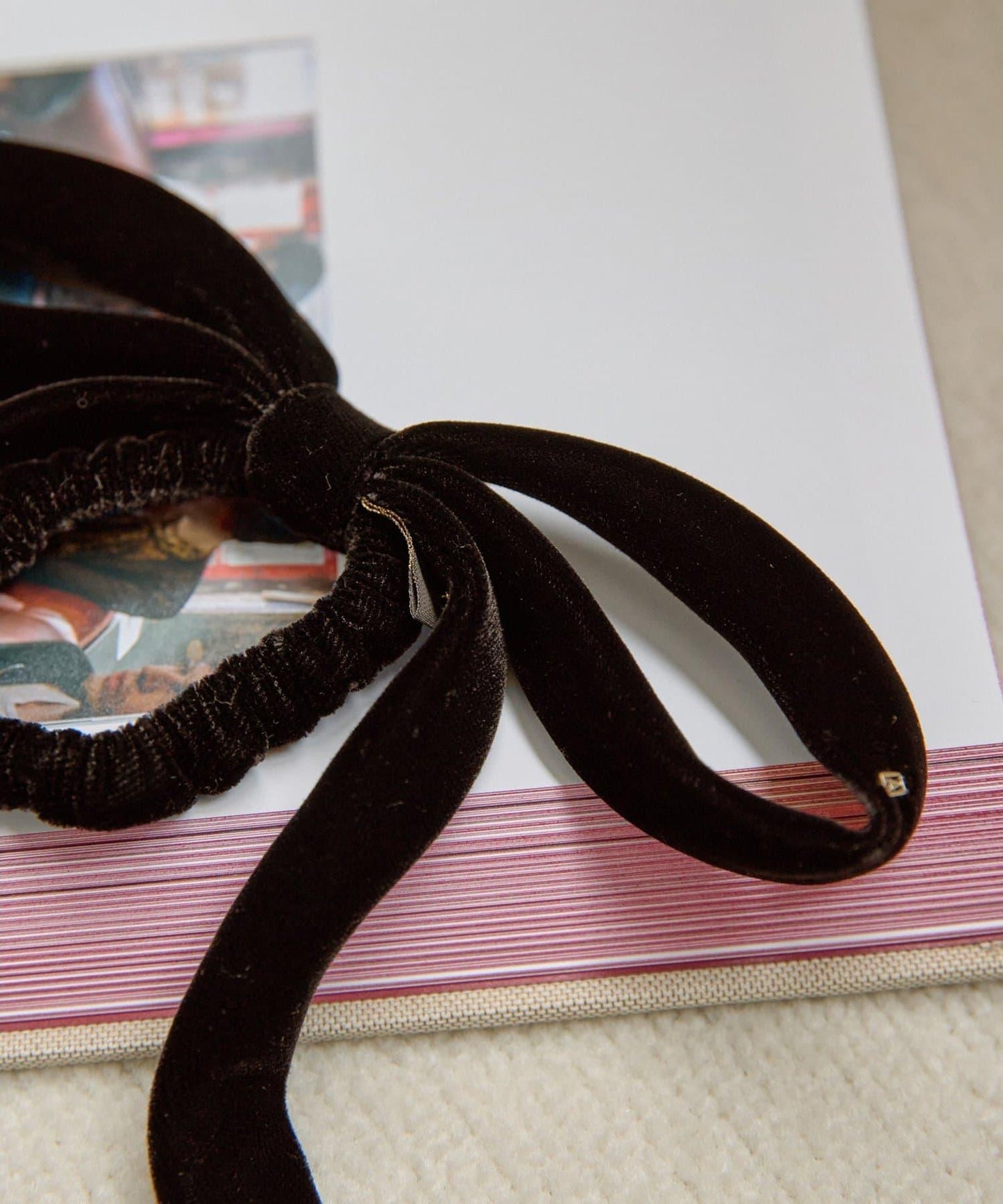 【ALEXANDRE DE PARIS】天鵝絨蝴蝶結髮圈