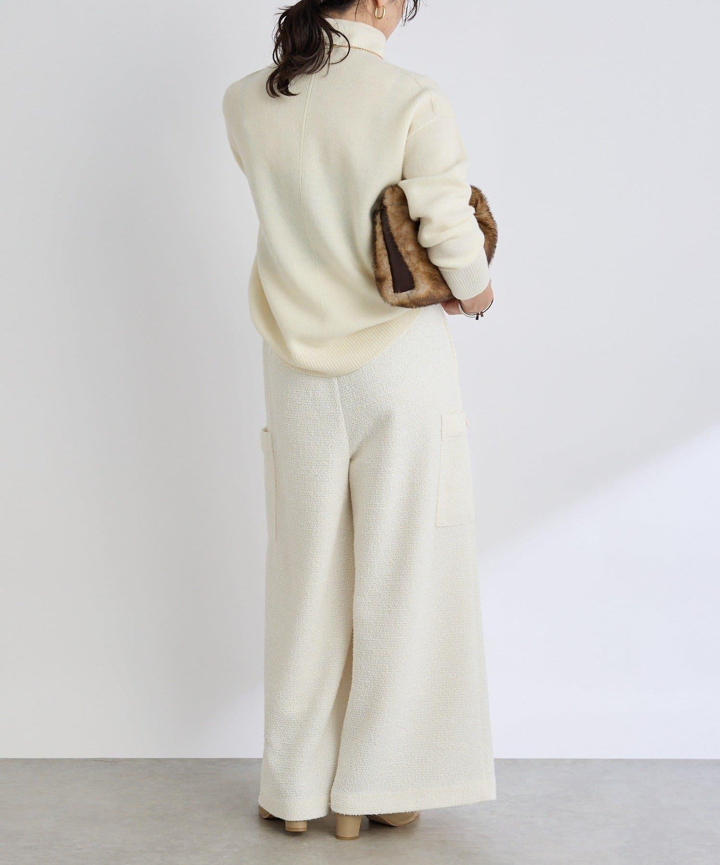 【打造時尚造型】剪裁粗花呢寬腿褲