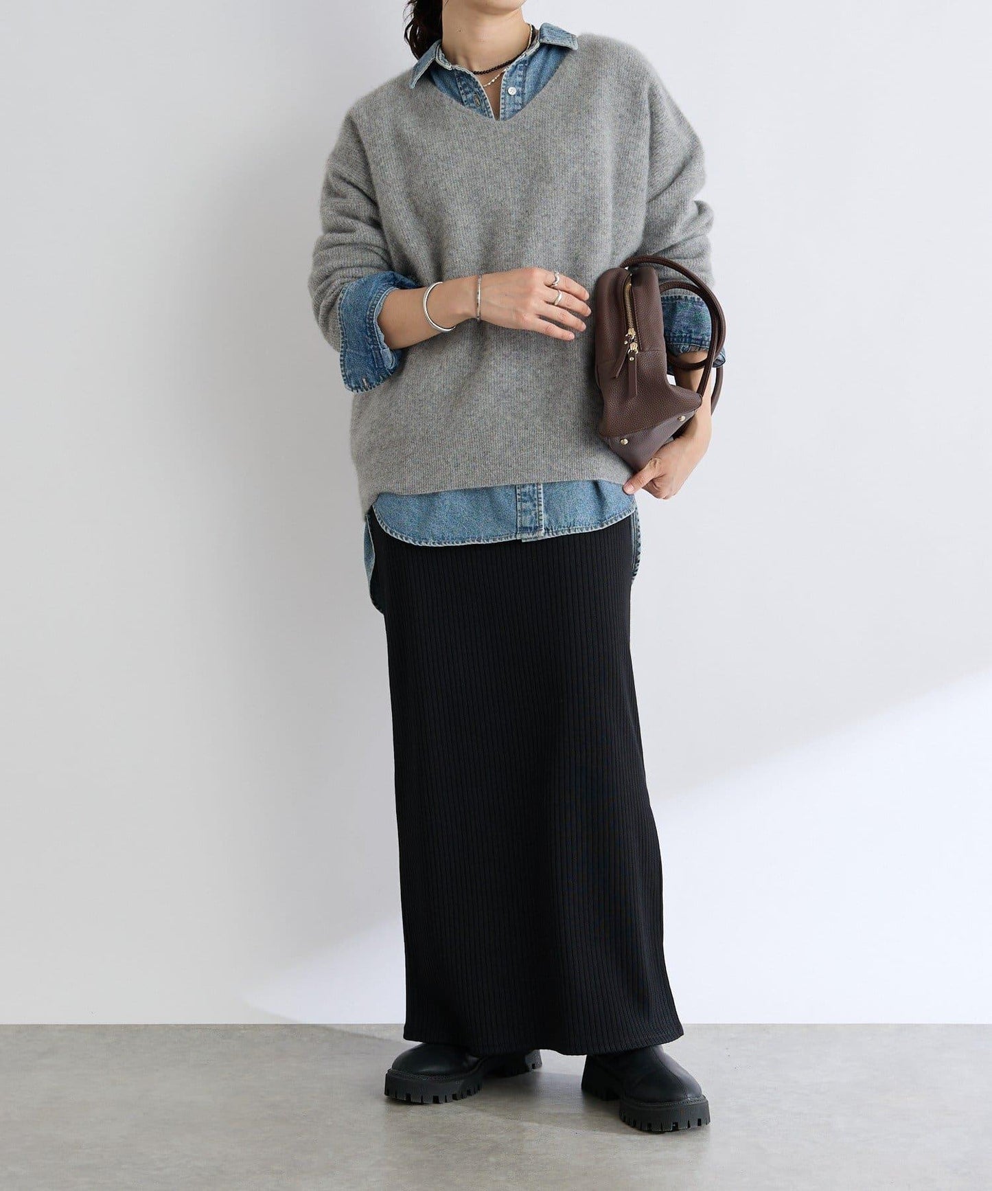 【輕盈感廓形】毛絨羊毛單面羅紋V領針織衫/預計10月上旬發貨