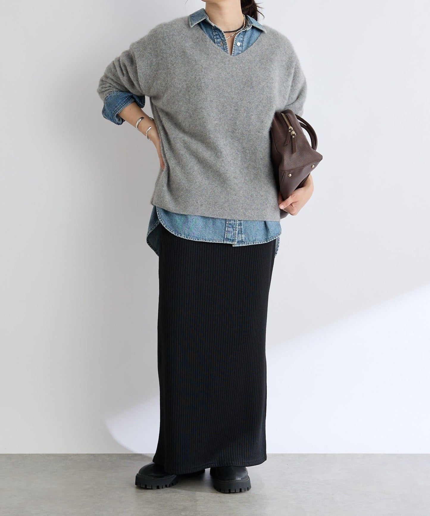 【輕盈感廓形】毛絨羊毛單面羅紋V領針織衫/預計10月上旬發貨