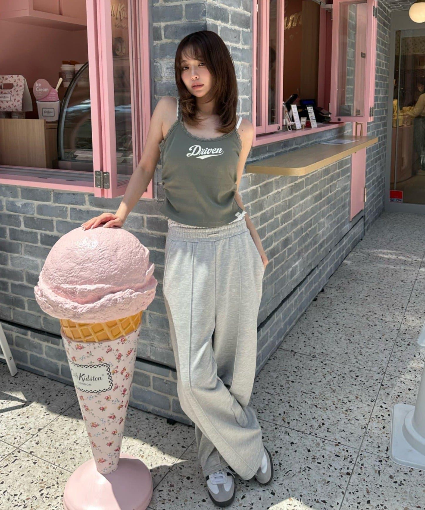 蕾絲Logo帶胸墊疊穿吊帶背心