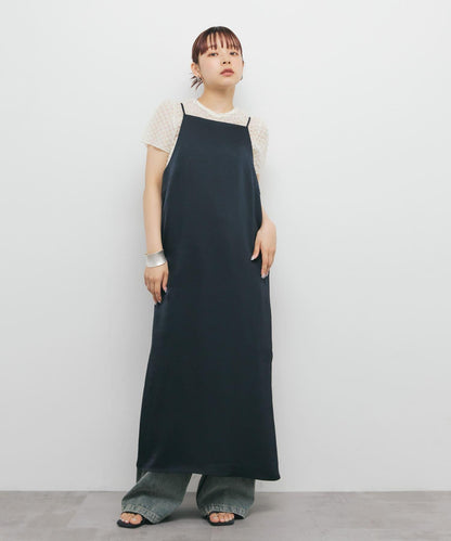 緞面吊帶連衣裙