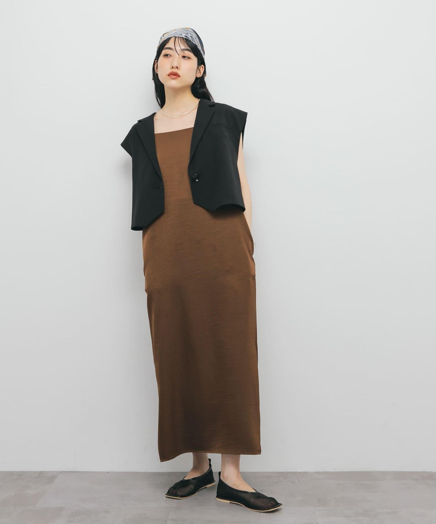 緞面吊帶連衣裙