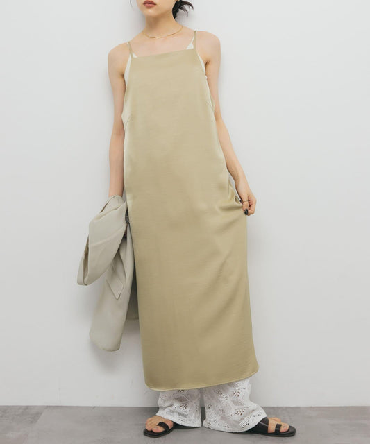 緞面吊帶連衣裙