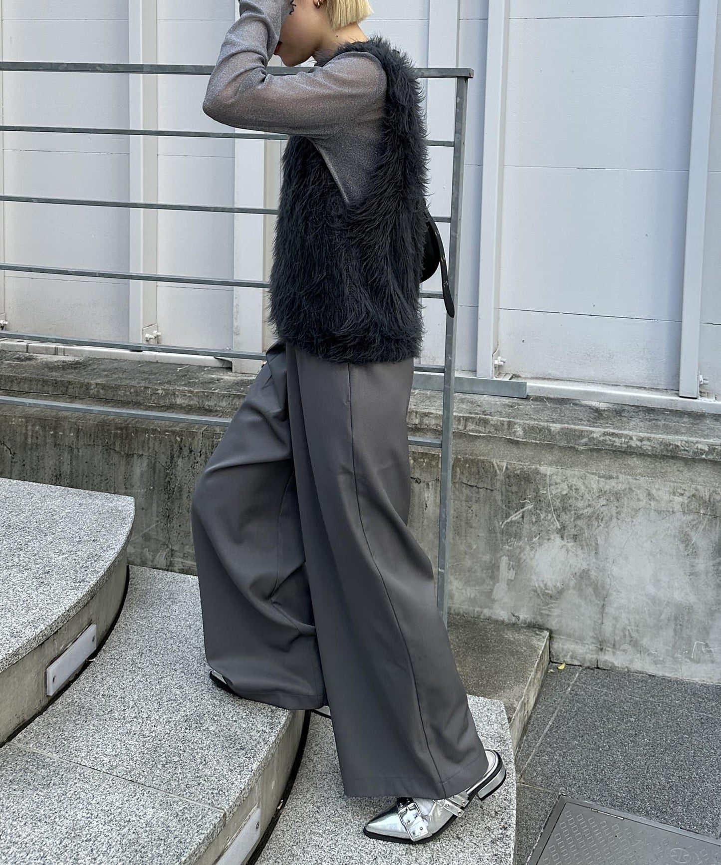 【w closet】亮絲羽毛針織背心
