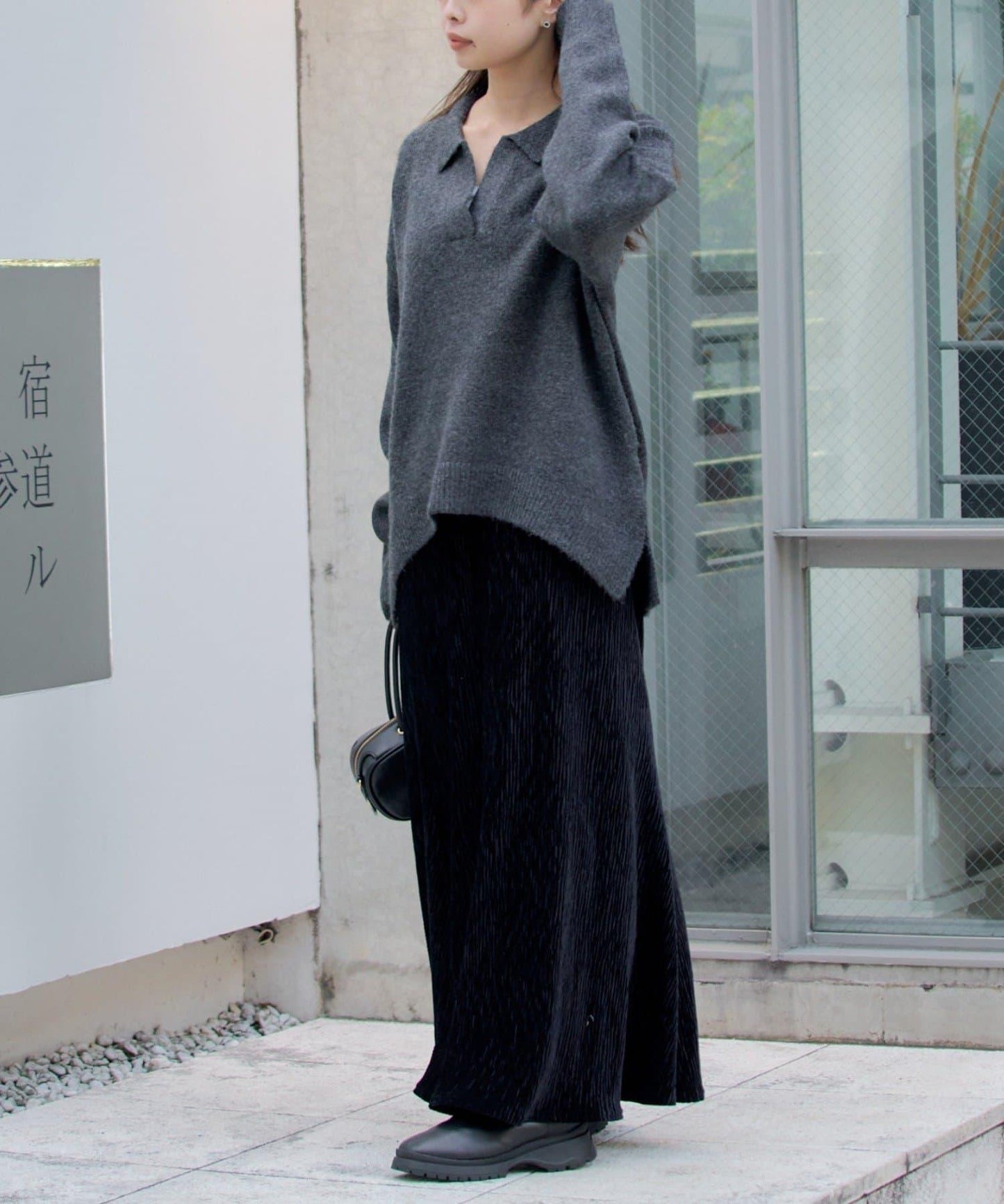 【RAY CASSIN】V領翻領刺繡針織衫 / 帶領針織衫